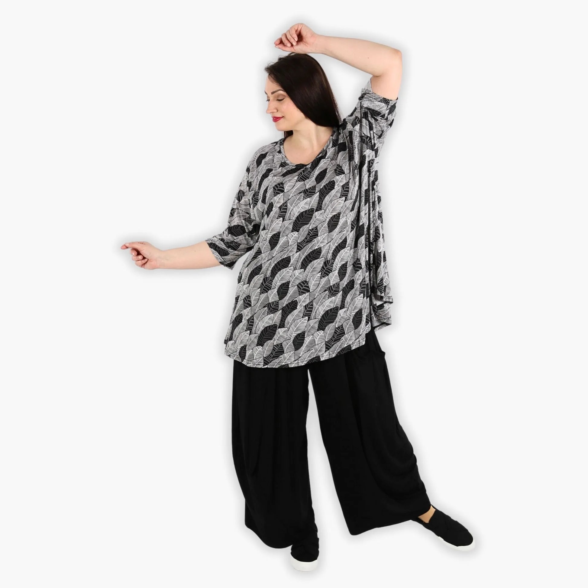 AKH Fashion Shirt in Glocken-Form, aus Viskose, 1287.01892, Schwarz-Weiß, Blumen, Schick