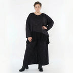 Marlenehose in Schwarz mit violettgrauen Kringeln weich warm stretchig mit weitem Bein