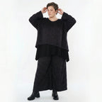 Marlenehose in Schwarz mit violettgrauen Kringeln weich warm stretchig mit weitem Bein
