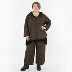 Marlenehose Kringeljacquard in Schwarz Cognac Orange mit weitem Bein und Flügeltaschen