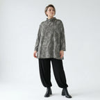 Rollkragenshirt in grauschwarzweißem Vichystreifenmuster Glockenform fein gestrickt weich