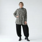 Rollkragenshirt in grauschwarzweißem Vichystreifenmuster Glockenform fein gestrickt weich