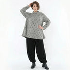 Feinstrickshirt in hellgrau schwarzweiß mit Rollkragen Vichystreifen und Glockenform