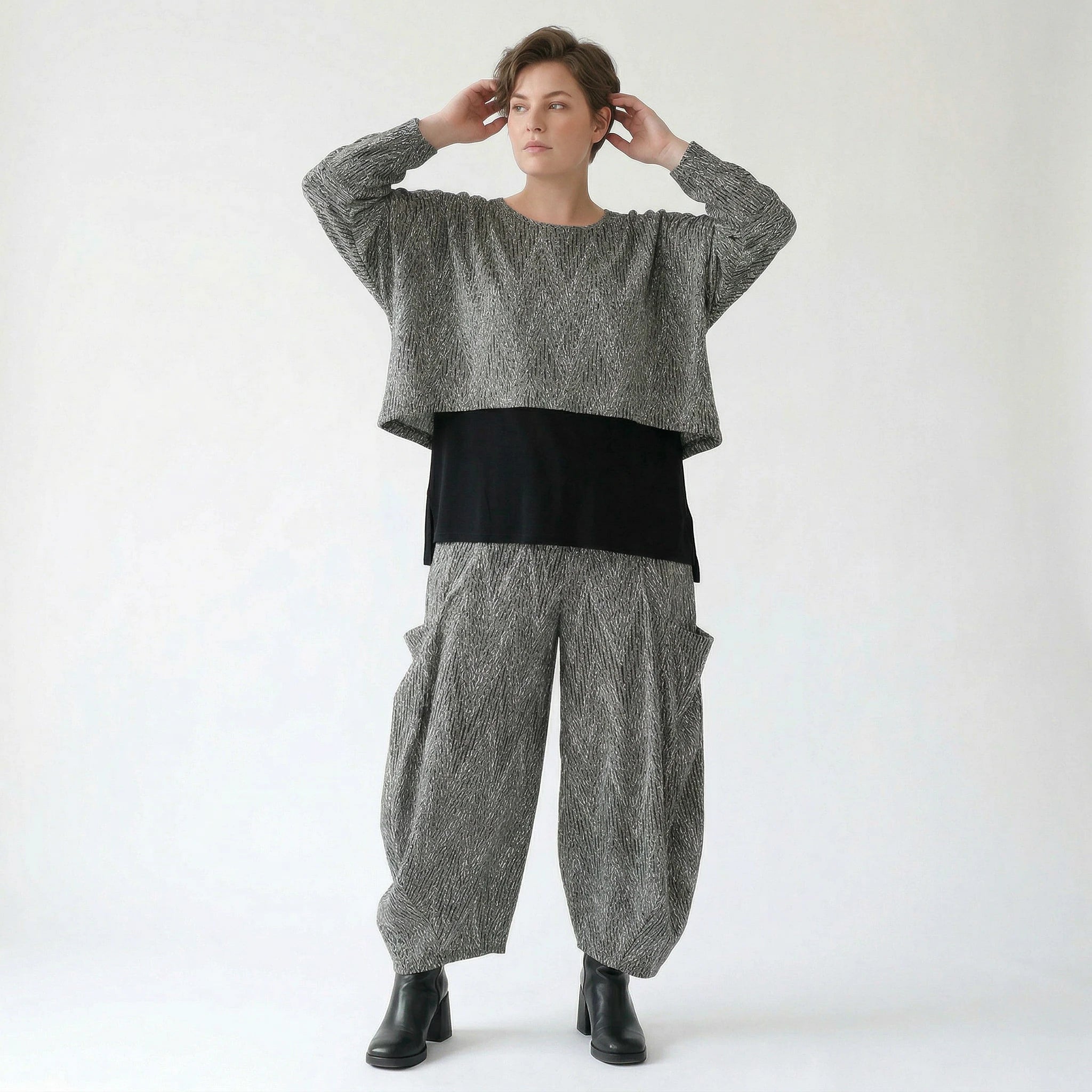 AKH Fashion Überwurf in kastiger Form, aus Materialmix, 1526.07011, Grau/Schwarz/Weiß