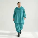 Petrolblaues Feinstrickshirt in A-Form mit Rollkragen Ajournmuster und langen Ärmeln weich