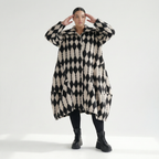  Ballonmantel von AKH Fashion aus Materialmix, 1538.03023, Ecru/Schwarz, Raute, Schick