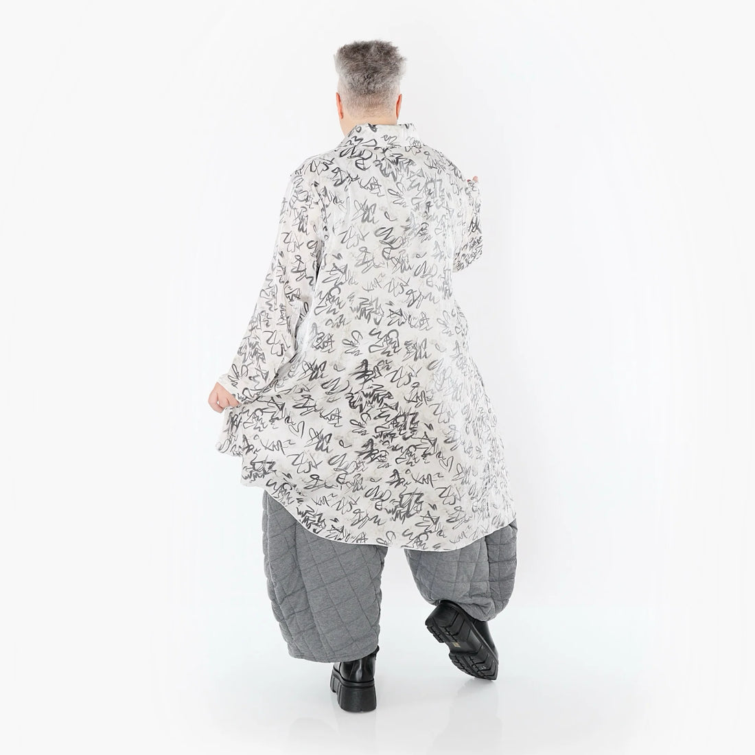  AKH Premium Bluse in Vokuhila-Form, aus Viskose, P1011.7149, Weiß/Grau, Kringel, Schick