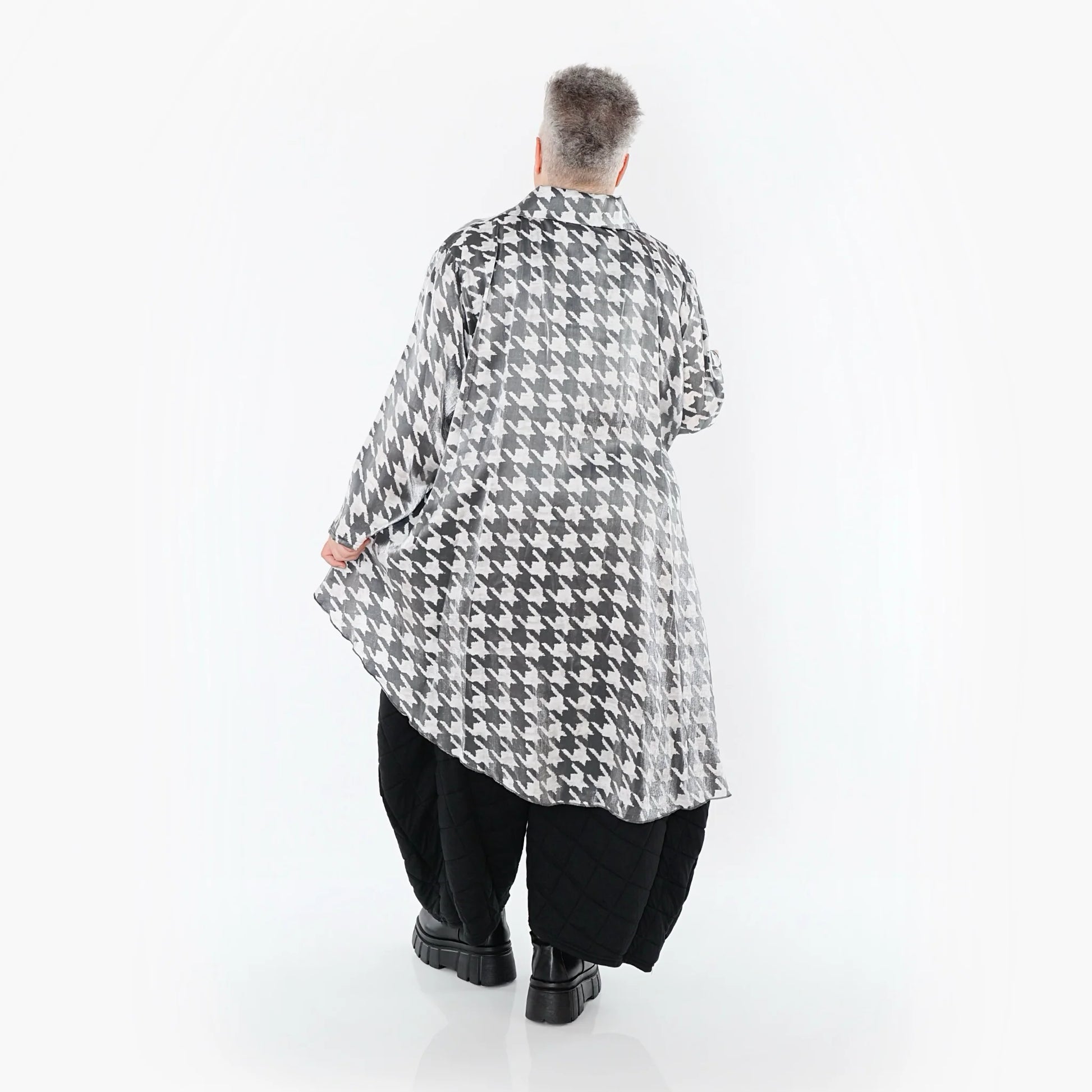  AKH Premium Bluse in Vokuhila-Form, aus Viskose, P107149, Weiß/Grau, Hahnentritt, Schick