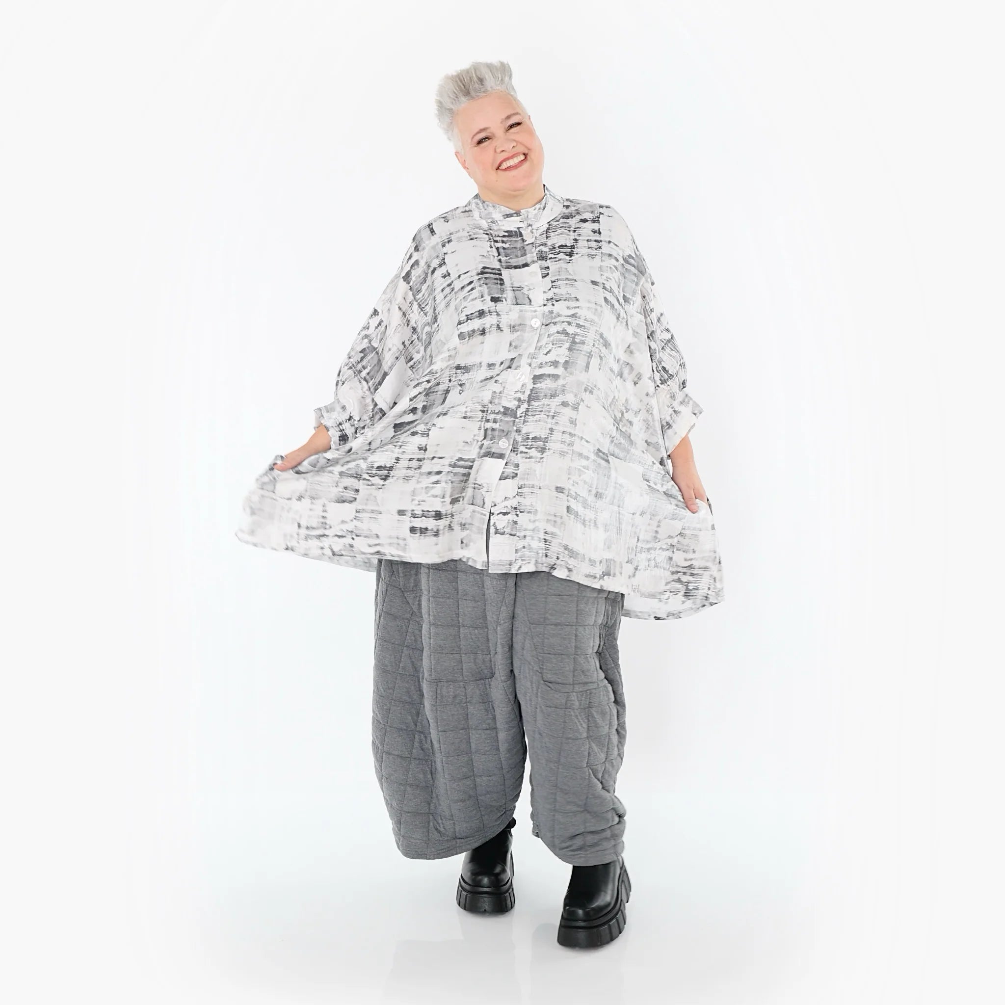  A-Form Bluse von AKH Premium aus Viskose, P107116, Weiß/Grau, Grafik, Ausgefallen, Zeitlos