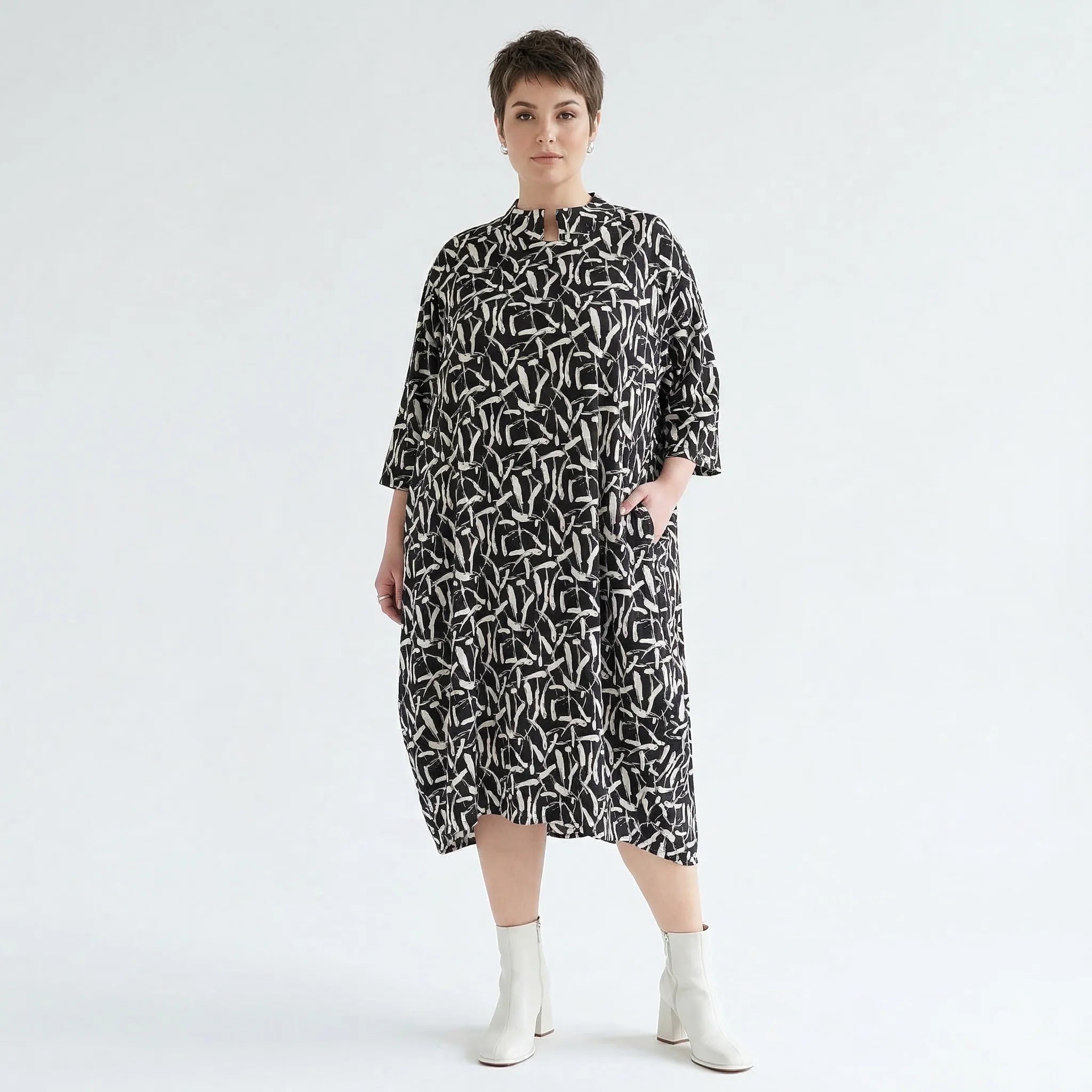 Stilvolles Ballon Kleid im ausgefallen legeren Lagenlook aus pflegeleichtem Stretchmaterial, Schwarz/Weiß