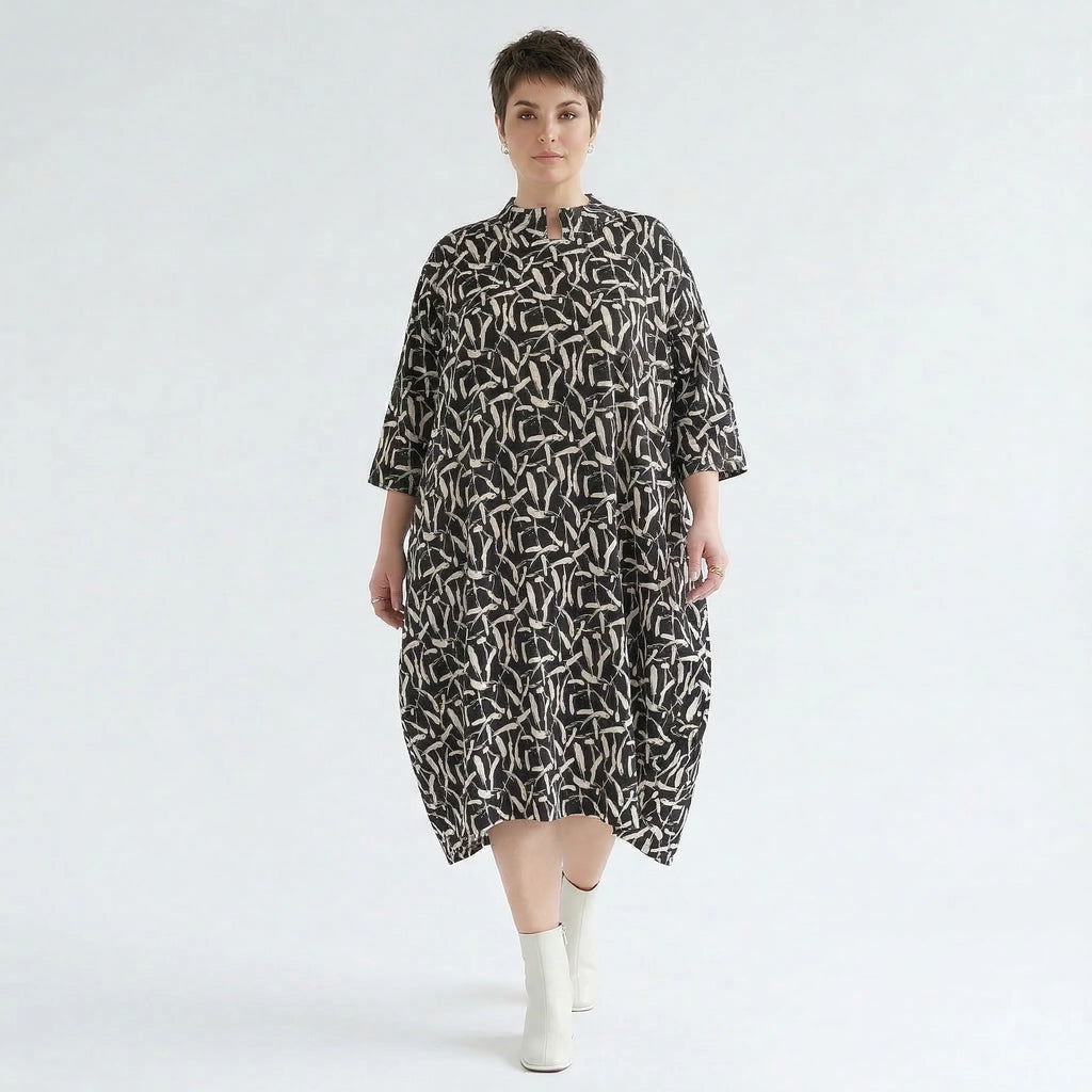 Stilvolles Ballon Kleid im ausgefallen legeren Lagenlook aus pflegeleichtem Stretchmaterial, Schwarz/Weiß