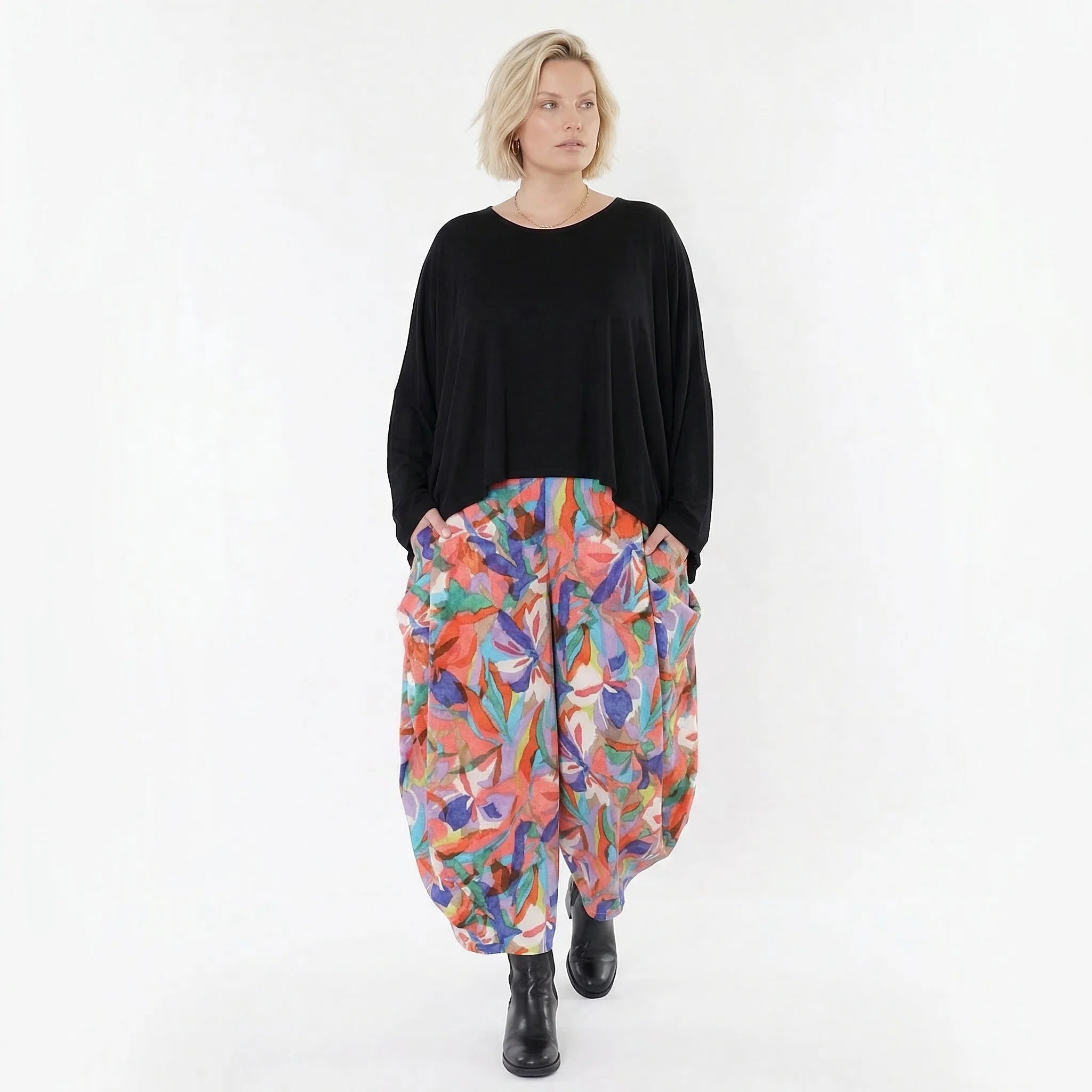 Legere Ballon Hose im trendigen Lagenlook mit ausgefallenem Blumendruck und weichem Tragegefühl, Mehrfarbig