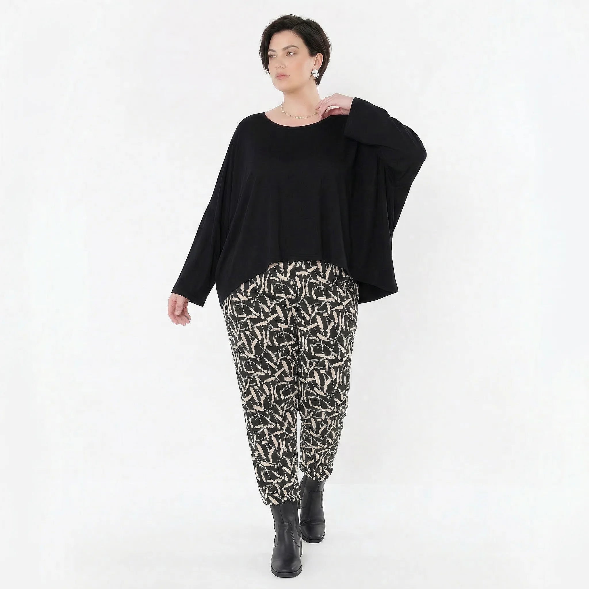 Oversize-Lagenlook Shirt aus feinem, stretchigem Jersey mit legerem Schnitt und Rundhals, Schwarz