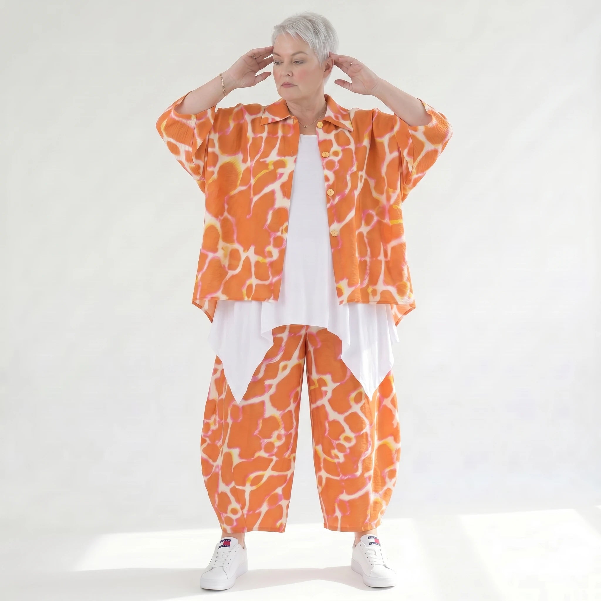 Stilvolle Lagenlook Bluse aus weich fließender Popeline mit schimmernder Oberfläche und Batikmuster, Orange/Weiß