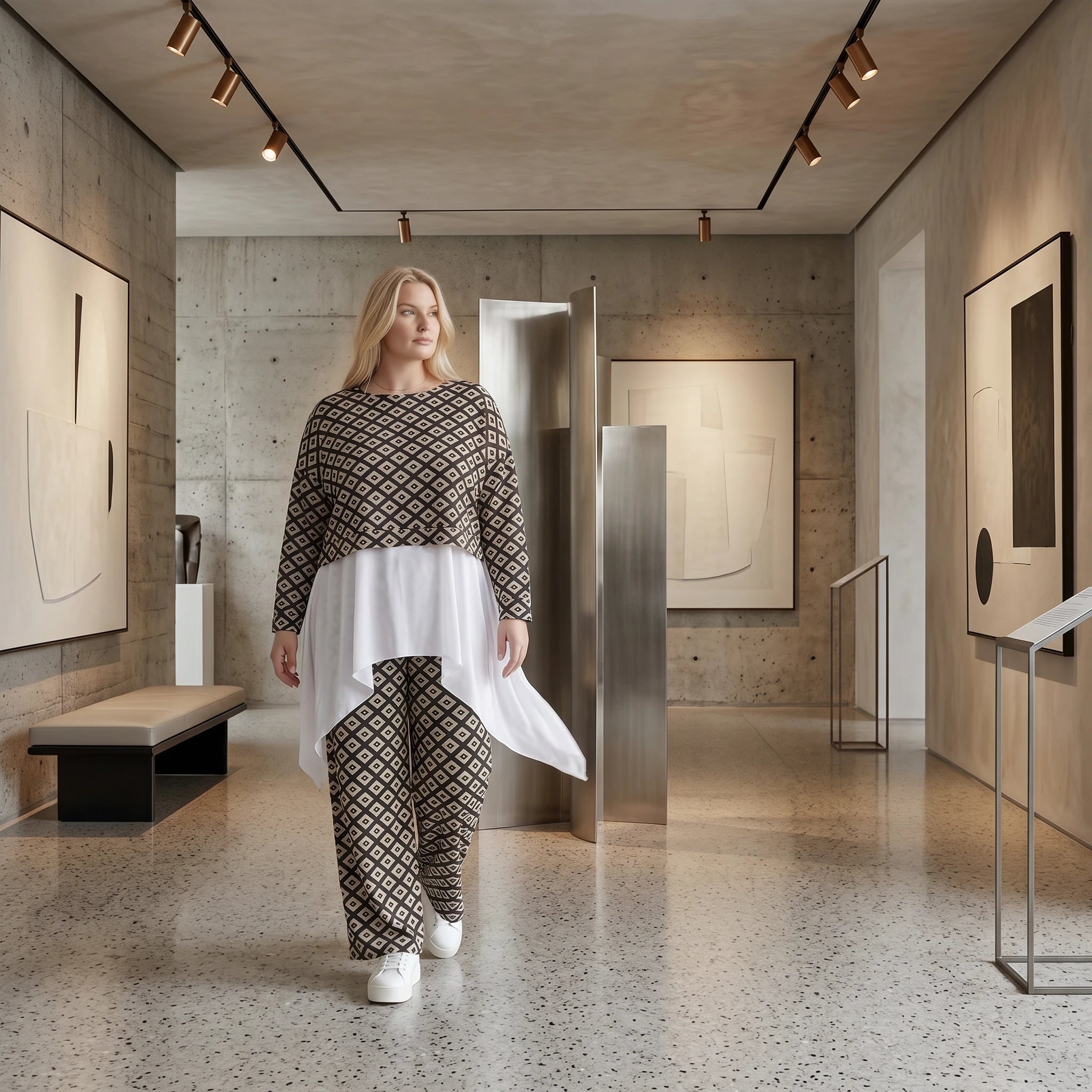 Modernes Lagenlook Highlight aus stretchigem, fließendem Material mit Rautenprint, Schwarz/Weiß