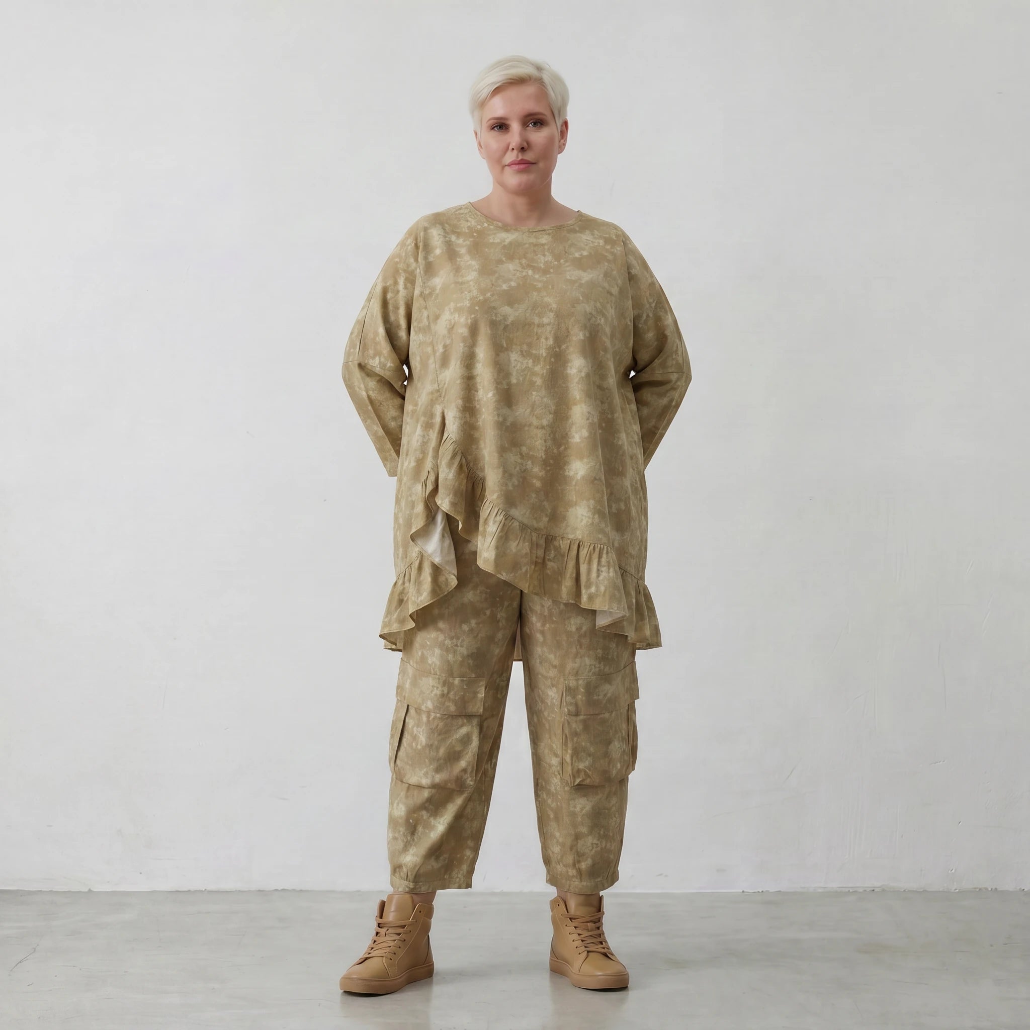Luftiges Oversize Lagenlook Big Shirt in feiner Baumwoll-Popeline mit Batikmuster, Camel