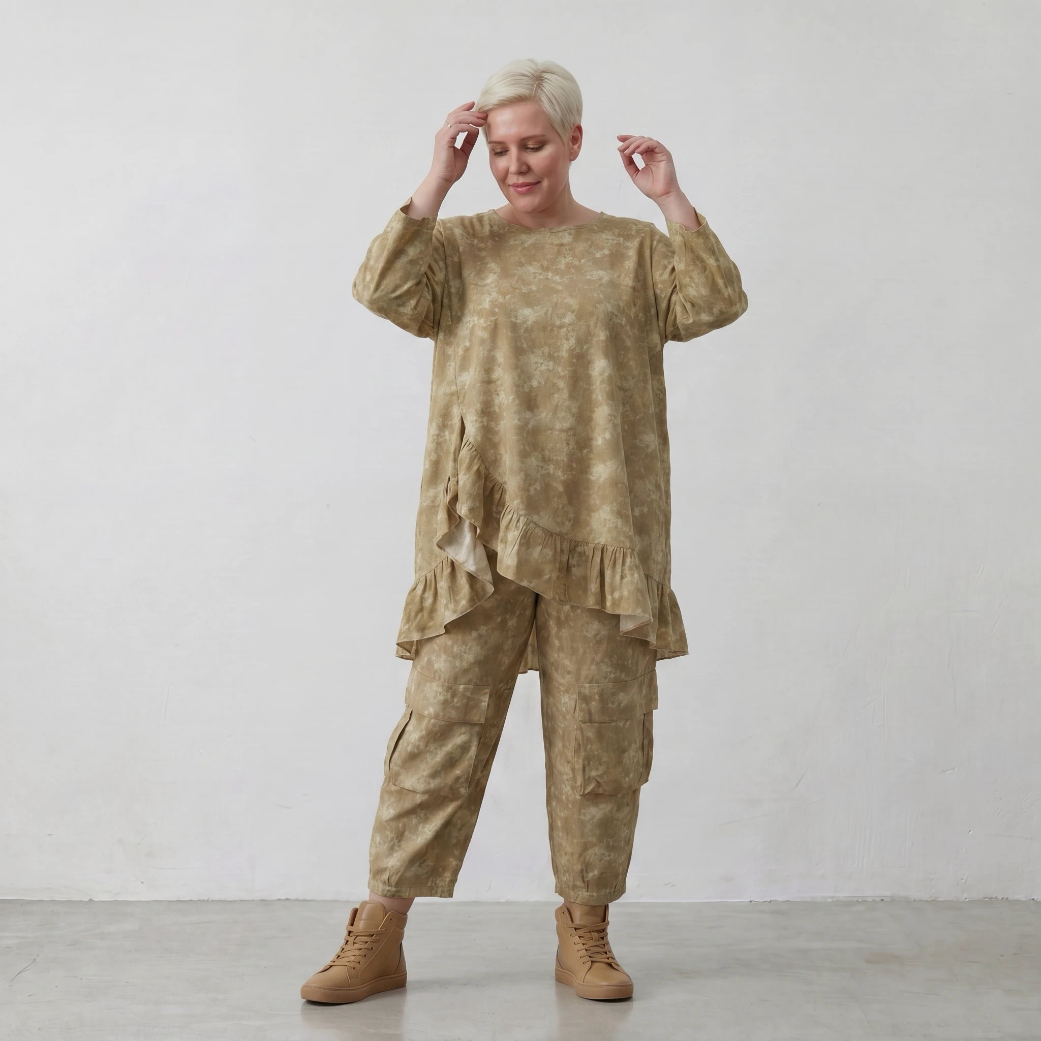 Luftiges Oversize Lagenlook Big Shirt in feiner Baumwoll-Popeline mit Batikmuster, Camel