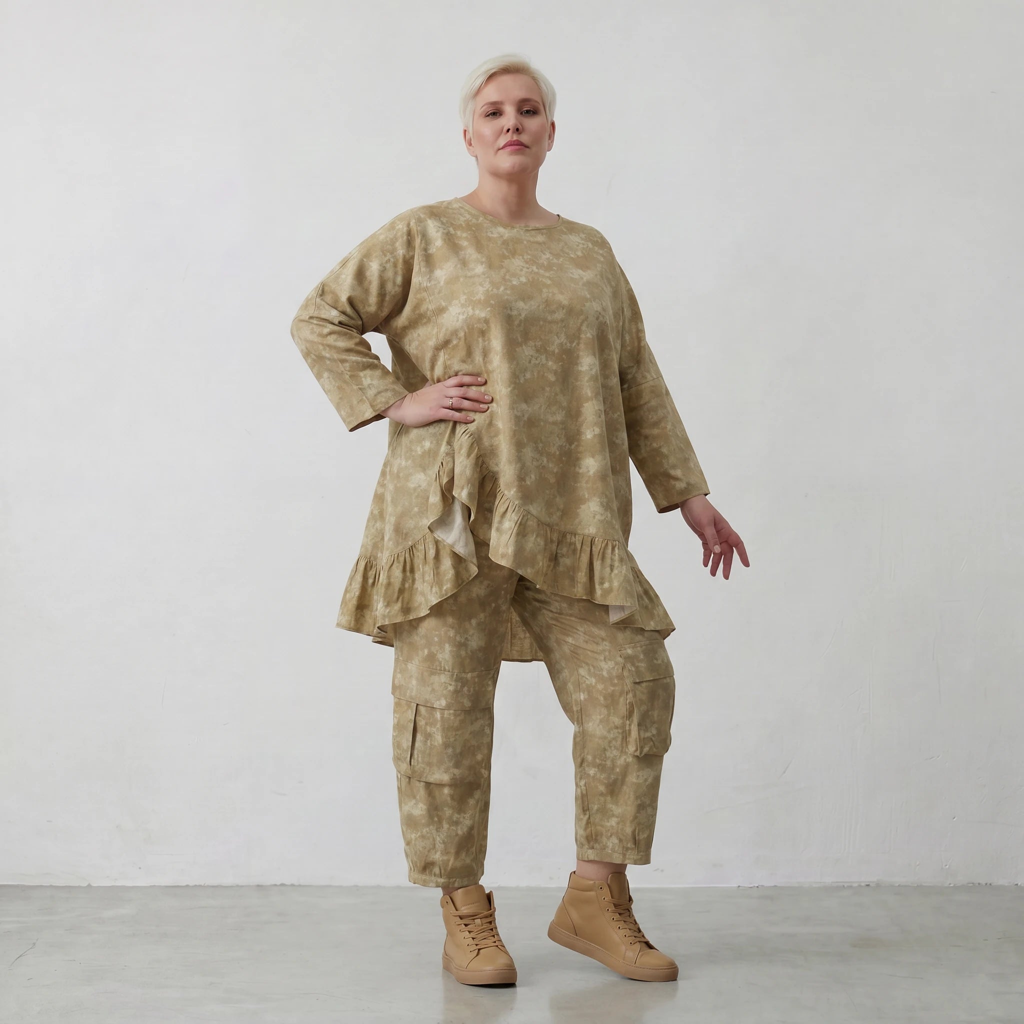 Luftiges Oversize Lagenlook Big Shirt in feiner Baumwoll-Popeline mit Batikmuster, Camel