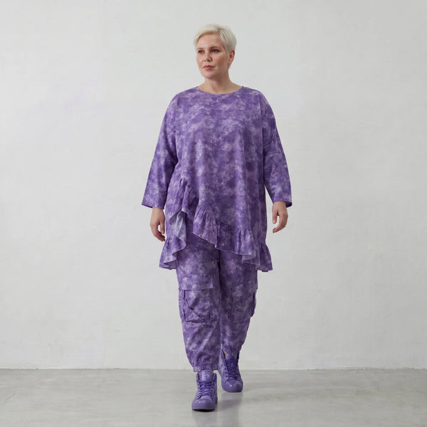 Zartes Oversize Shirt in A-Form aus feiner Baumwolle mit verspieltem Saum und Lagenlook Feeling, Lila