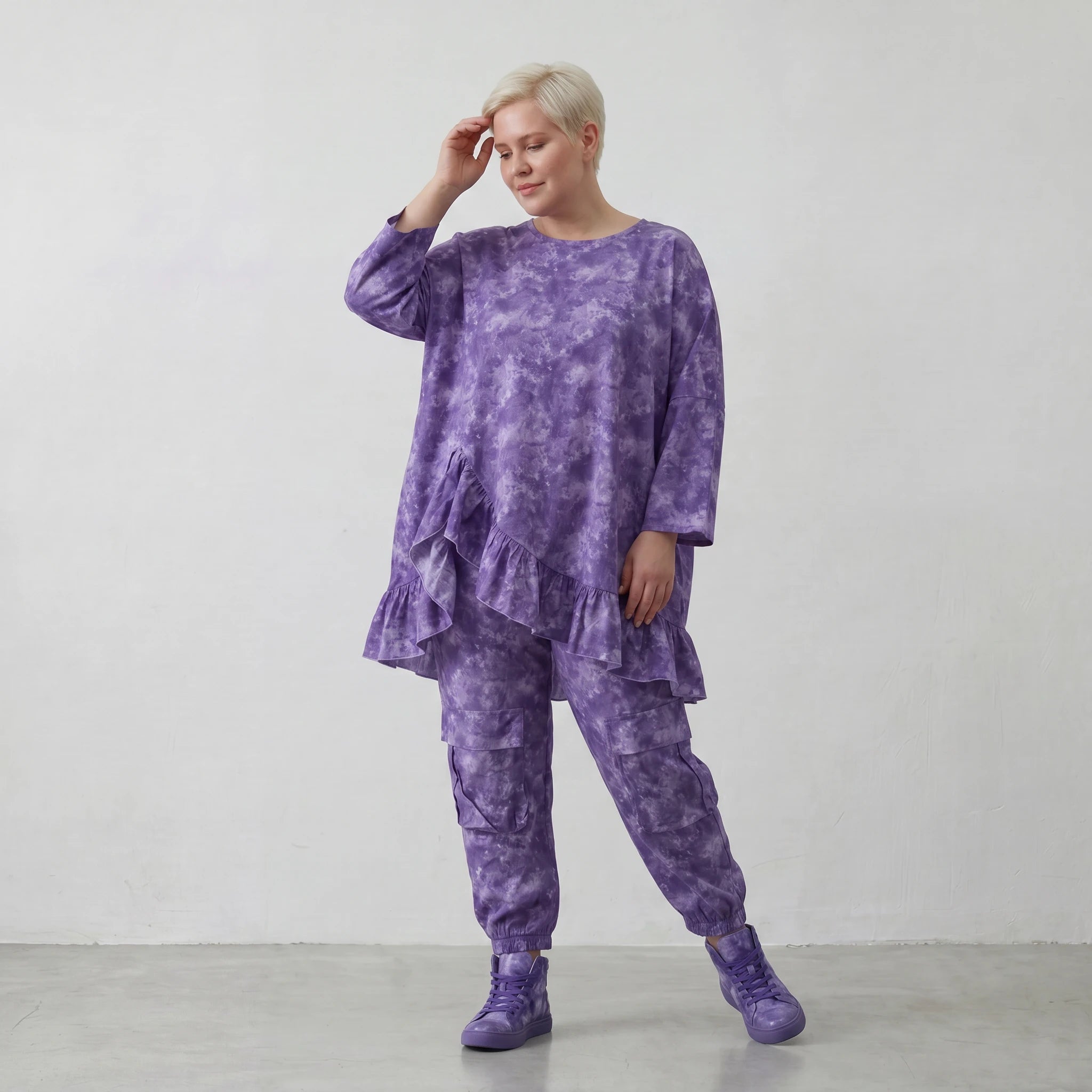 Zartes Oversize Shirt in A-Form aus feiner Baumwolle mit verspieltem Saum und Lagenlook Feeling, Lila