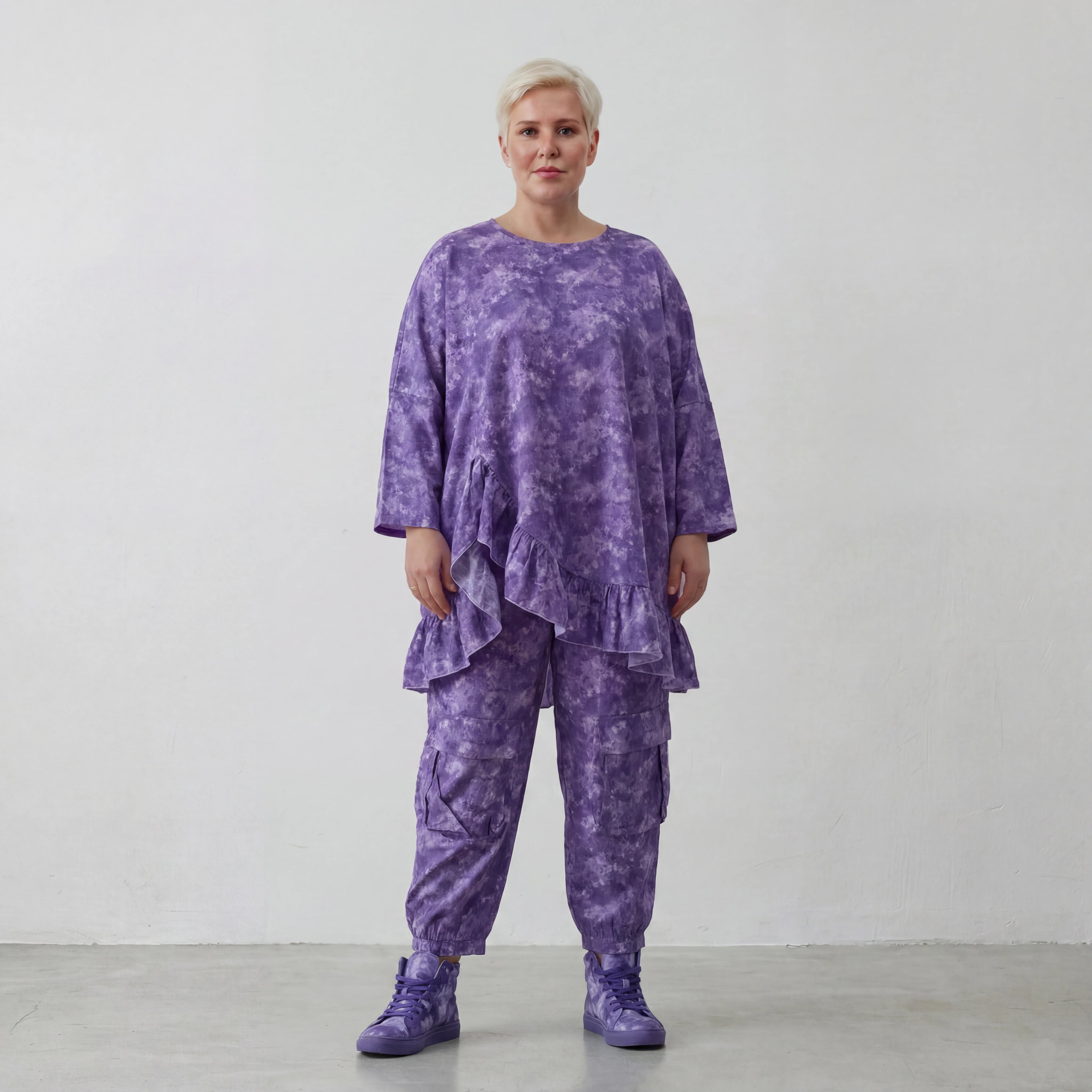 Zartes Oversize Shirt in A-Form aus feiner Baumwolle mit verspieltem Saum und Lagenlook Feeling, Lila
