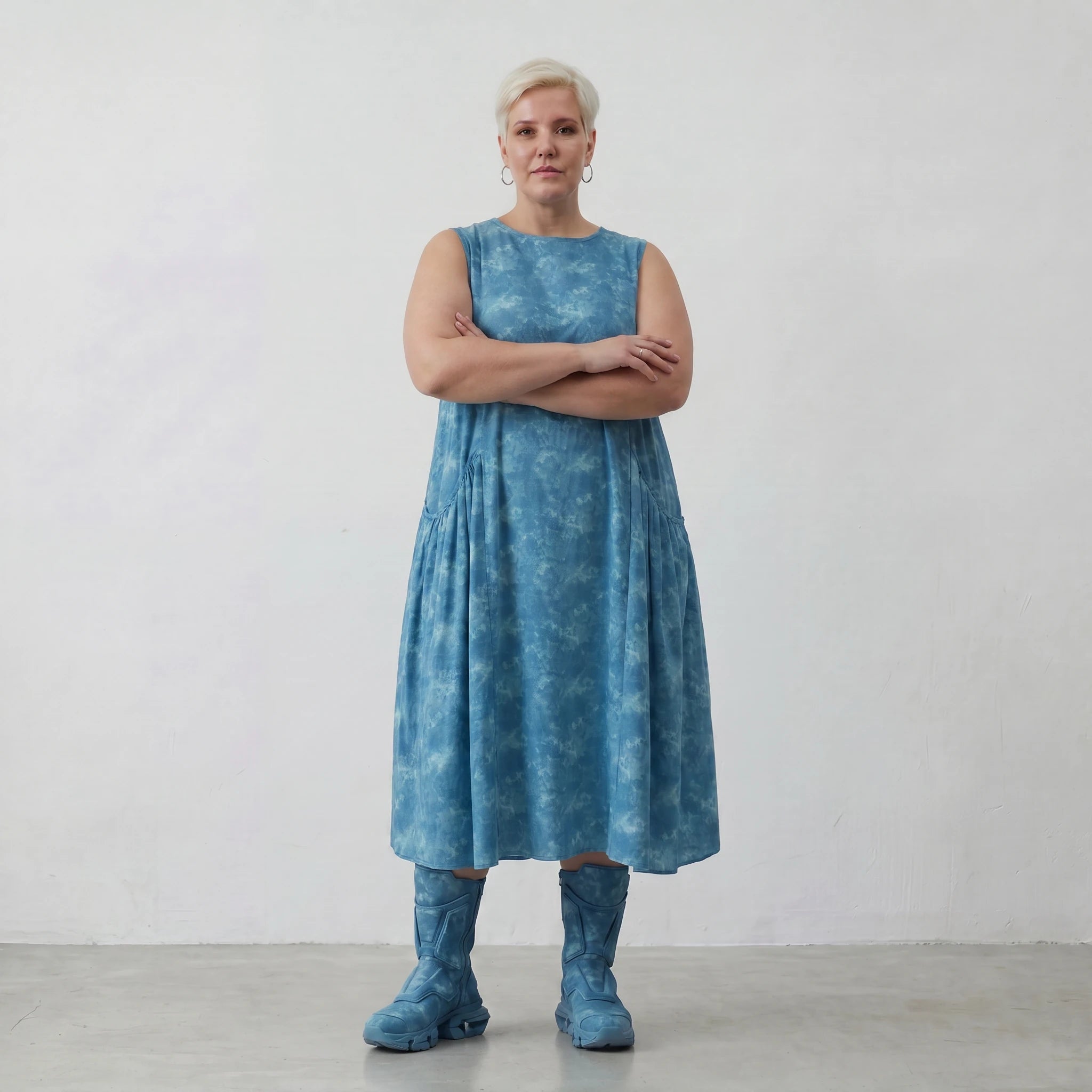 Luftiges Ballon Kleid aus feiner Baumwolle im ausgefallenen Lagenlook mit Batikmuster, Aquablau