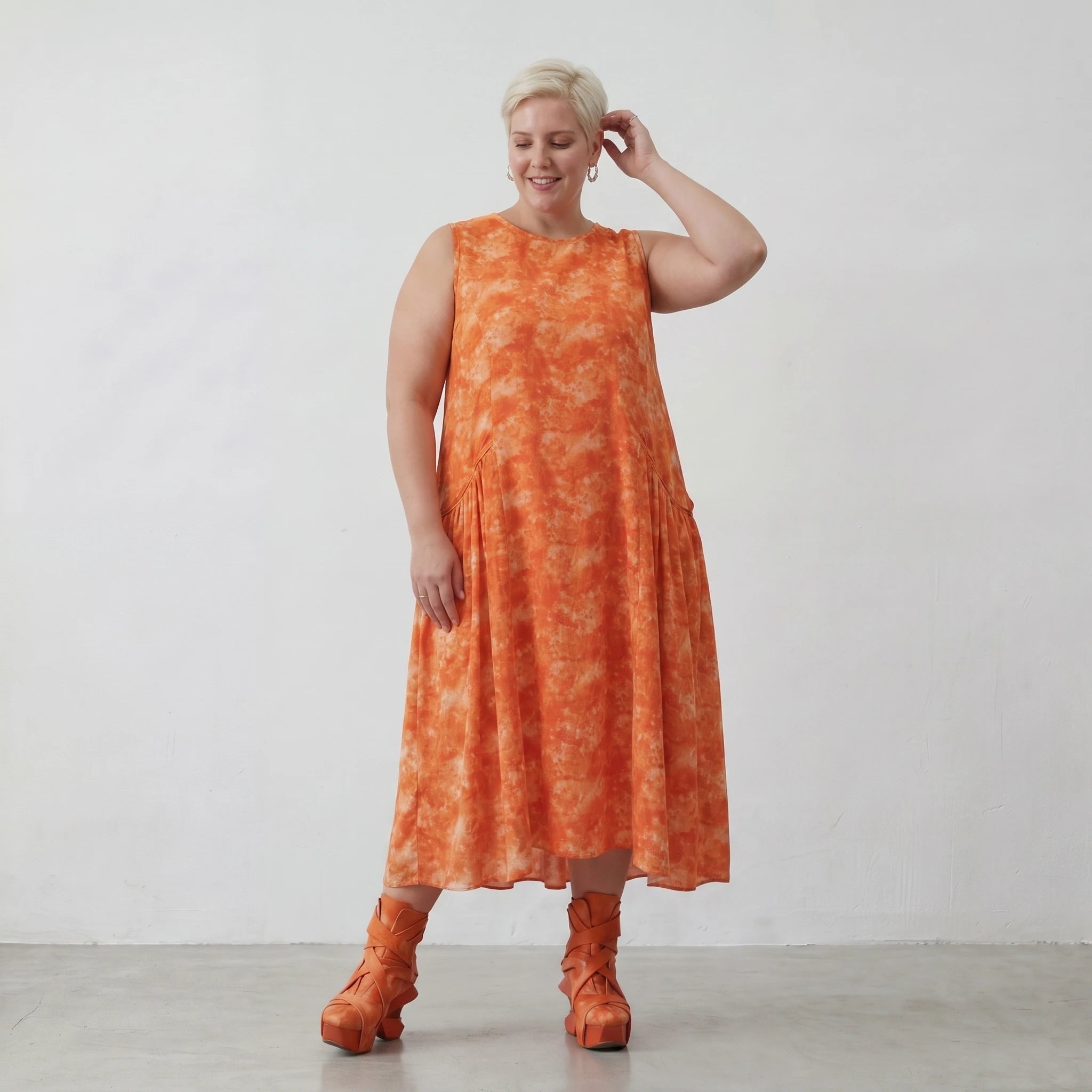 Luftiges Ballonkleid aus leichter Baumwoll-Popeline im ausgefallenen Lagenlook mit Batikmuster, Orange