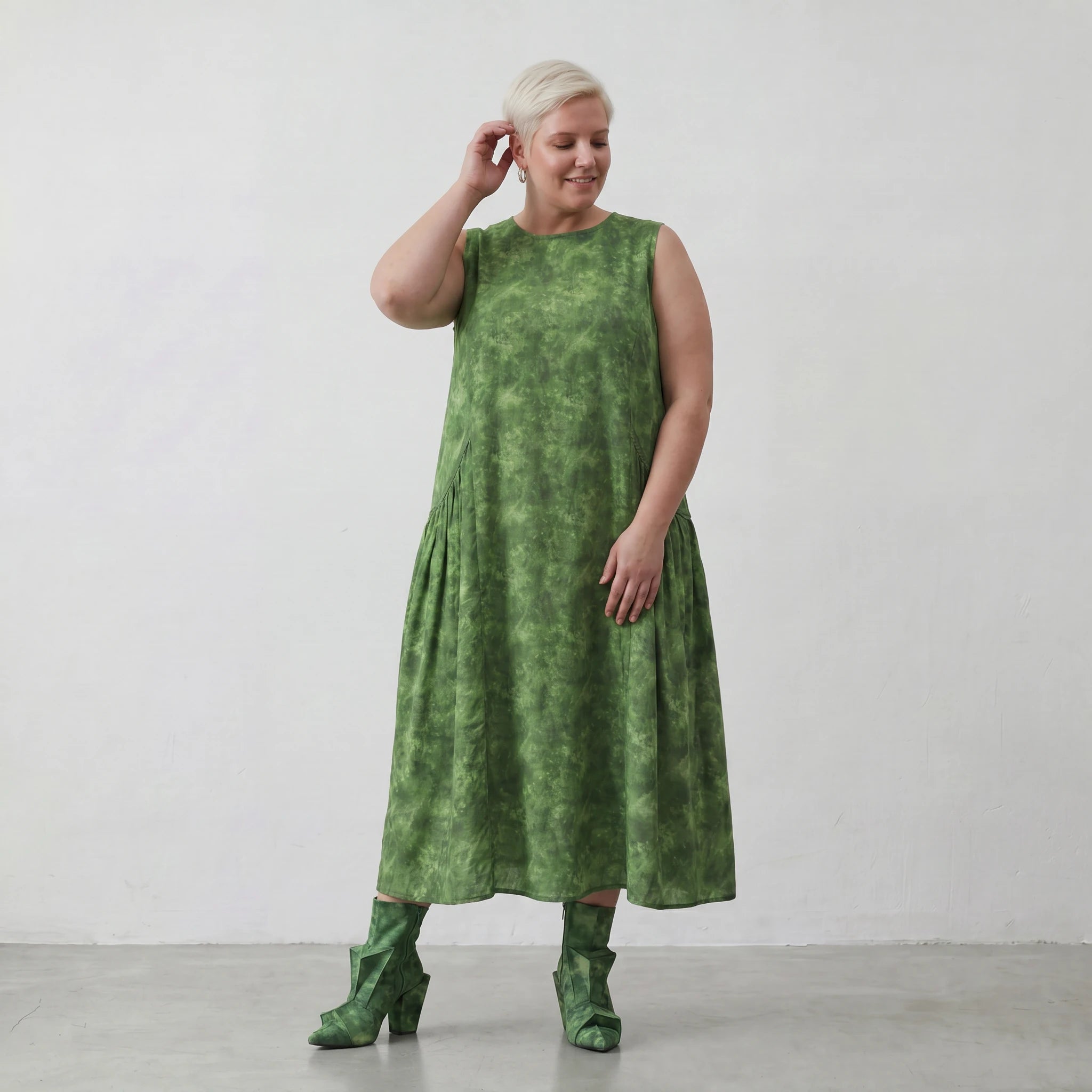 Ausgefallenes Ballon Kleid im zeitlosen Lagenlook aus leichter Baumwolle mit Batik Muster, Smaragdgrün