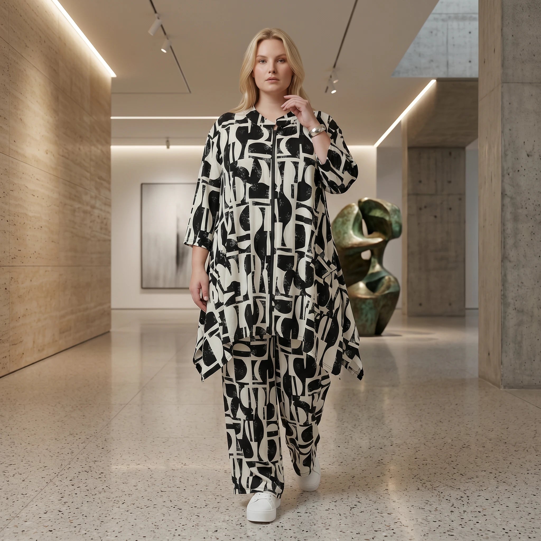 Zeitlos ausgefallene A-Form Jacke im abstrakten Lagenlook aus fließendem stretchigem Slinky, Schwarz/Weiß