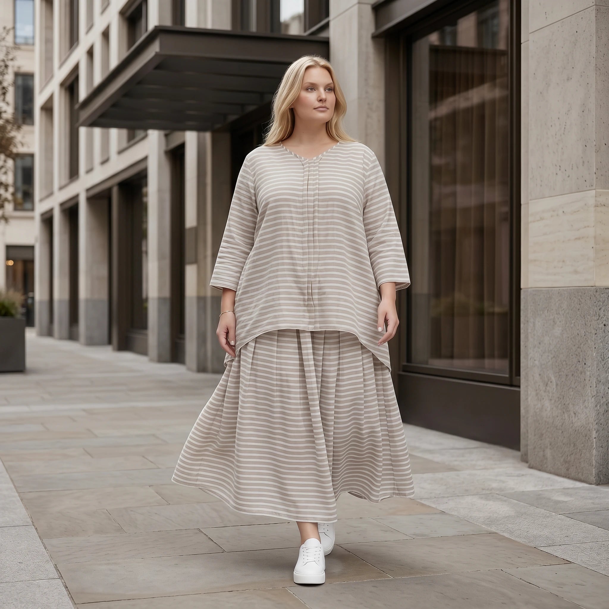 Luftiges Oversize Lagenlook Shirt in A-Form mit Streifen und Biesen, leicht und leger, Sand/Weiß