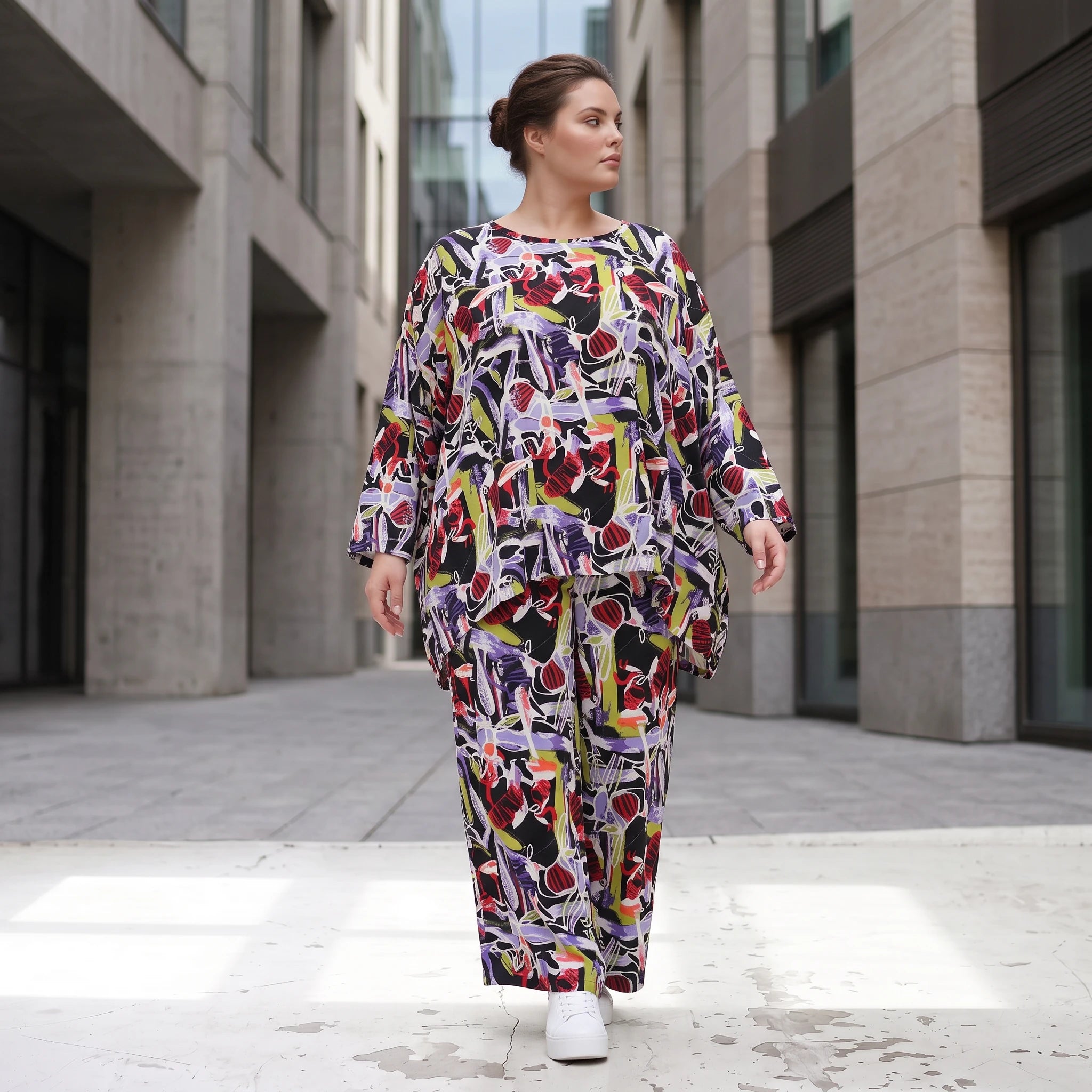 Oversized Shirt aus leichter Viskose Popeline in Lila mit Rundhals und lässigem Schnitt