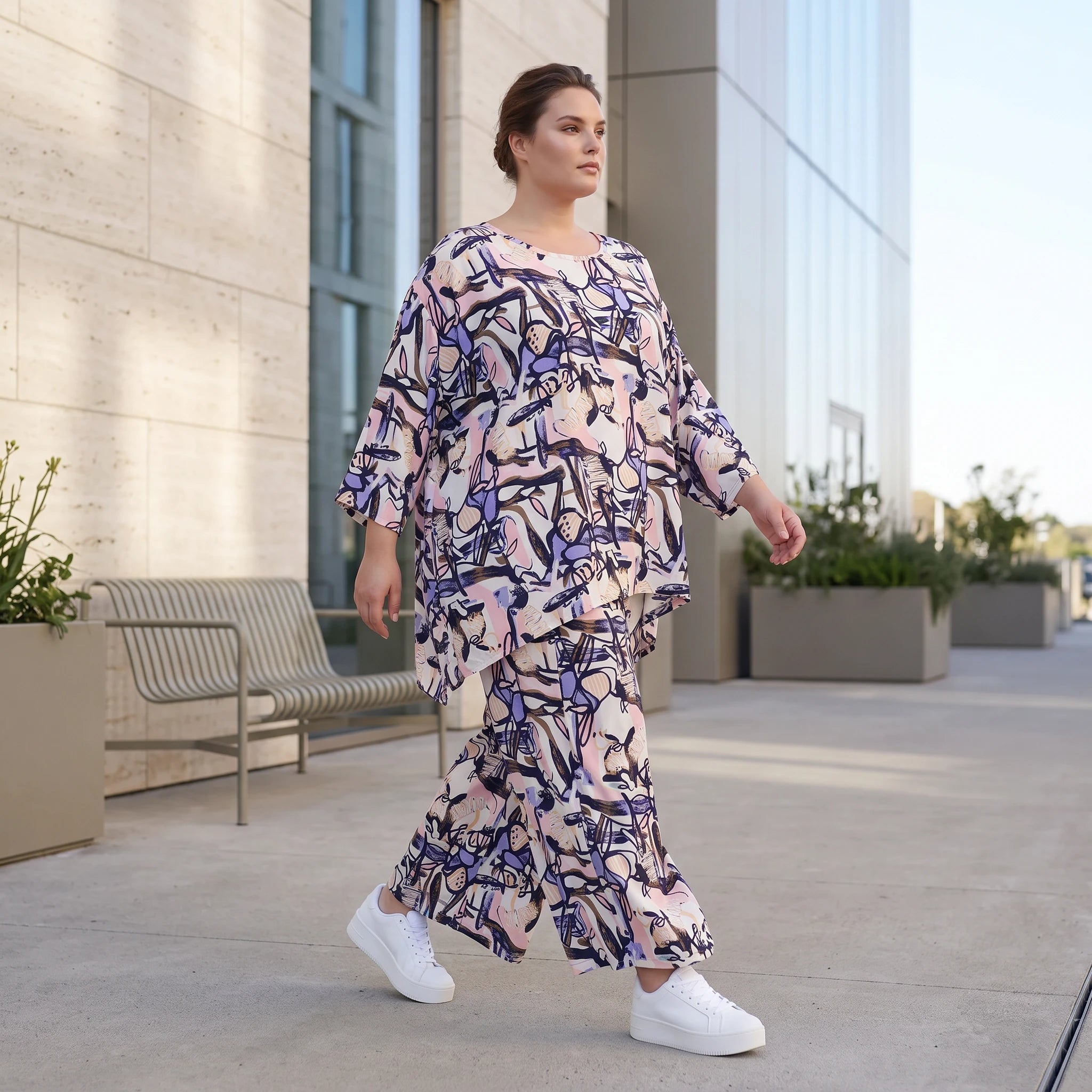 Oversized Shirt aus leichter Viskose Popeline in zartem Rosa mit asymmetrischem Schnitt