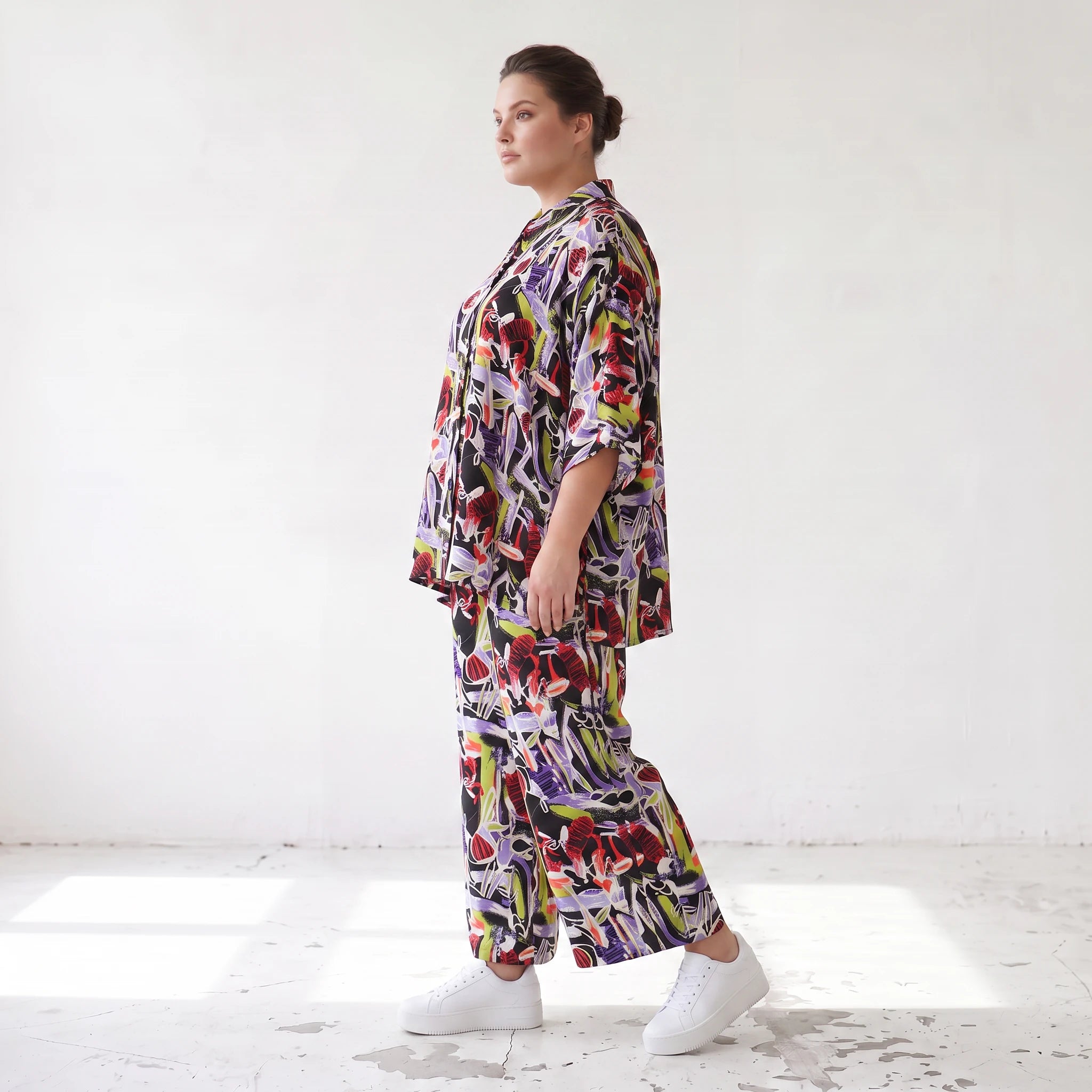 Zeitlose Oversize Viskosebluse in Schwarz Oliv Lila leger Lagenlook modern Hemdkragen