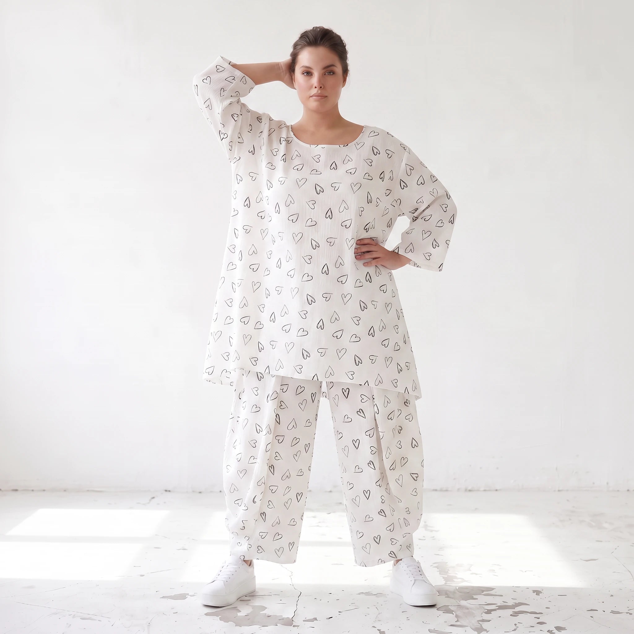 Mousseline Shirt in Weiß und Schwarz mit femininer A-Linie 3/4-Arm und Rundhalsausschnitt