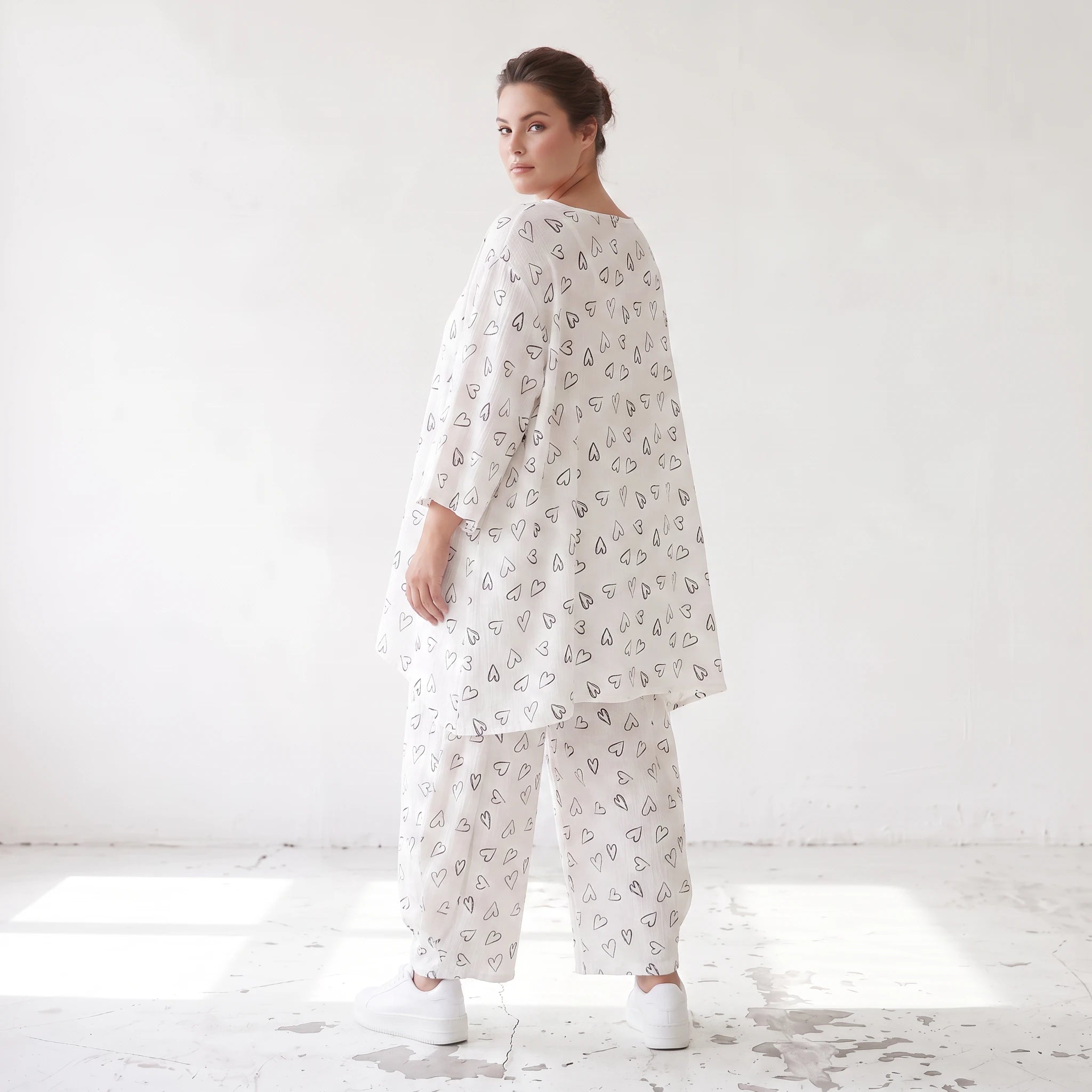 Mousseline Shirt in Weiß und Schwarz mit femininer A-Linie 3/4-Arm und Rundhalsausschnitt