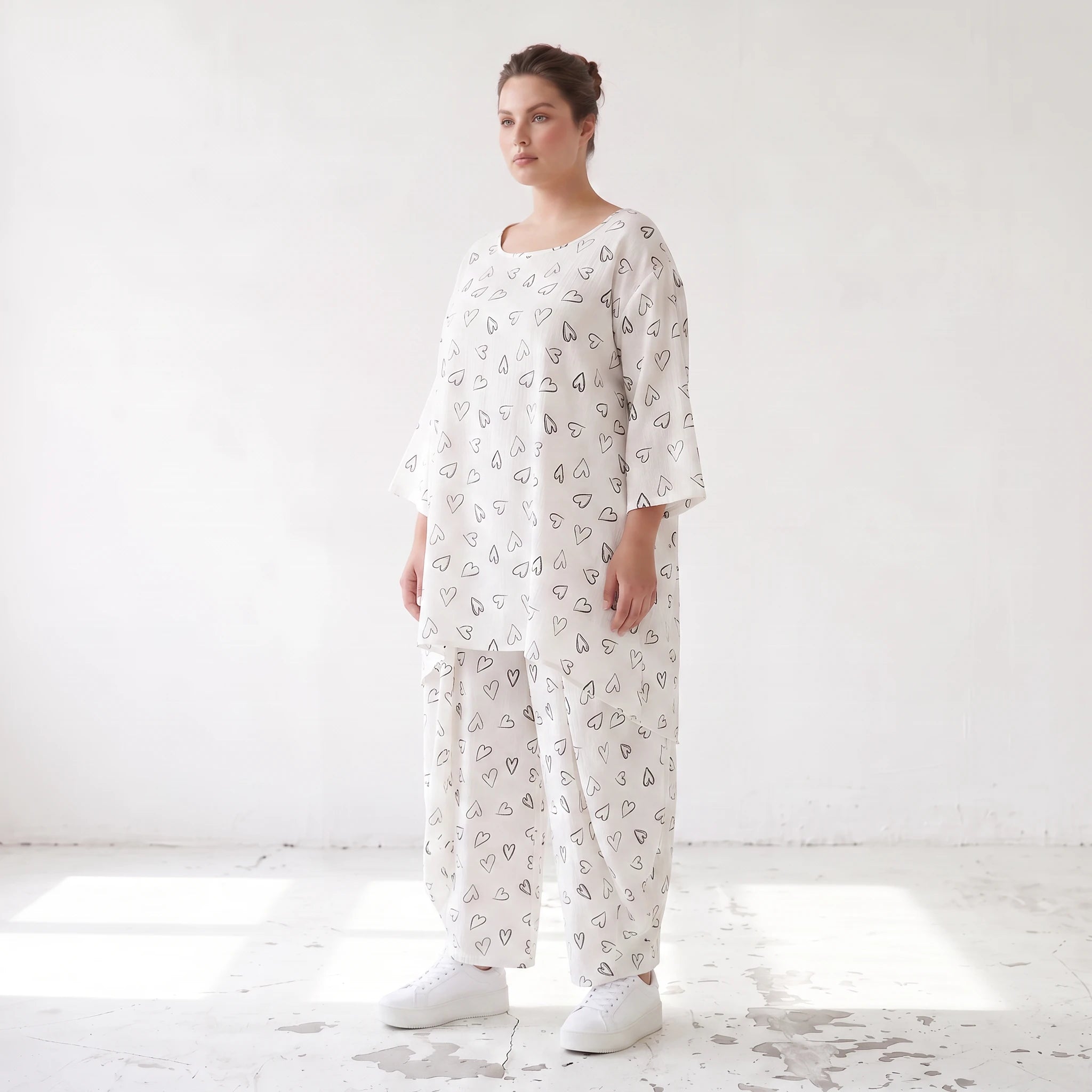 Mousseline Shirt in Weiß und Schwarz mit femininer A-Linie 3/4-Arm und Rundhalsausschnitt
