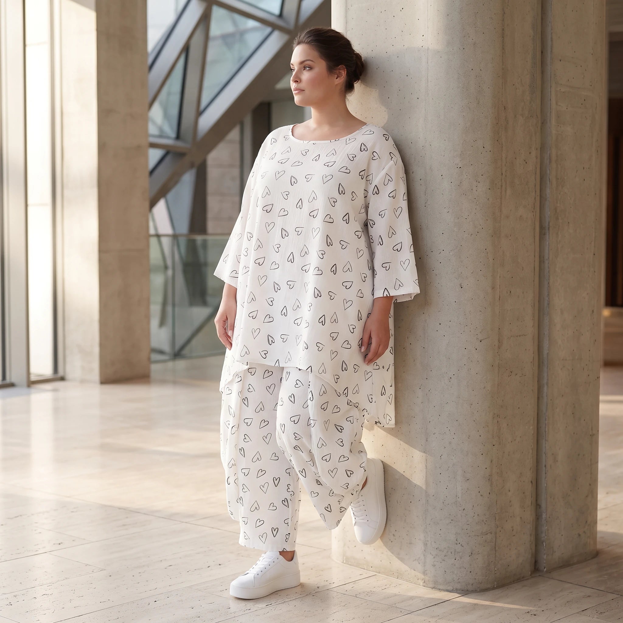 Mousseline Shirt in Weiß und Schwarz mit femininer A-Linie 3/4-Arm und Rundhalsausschnitt