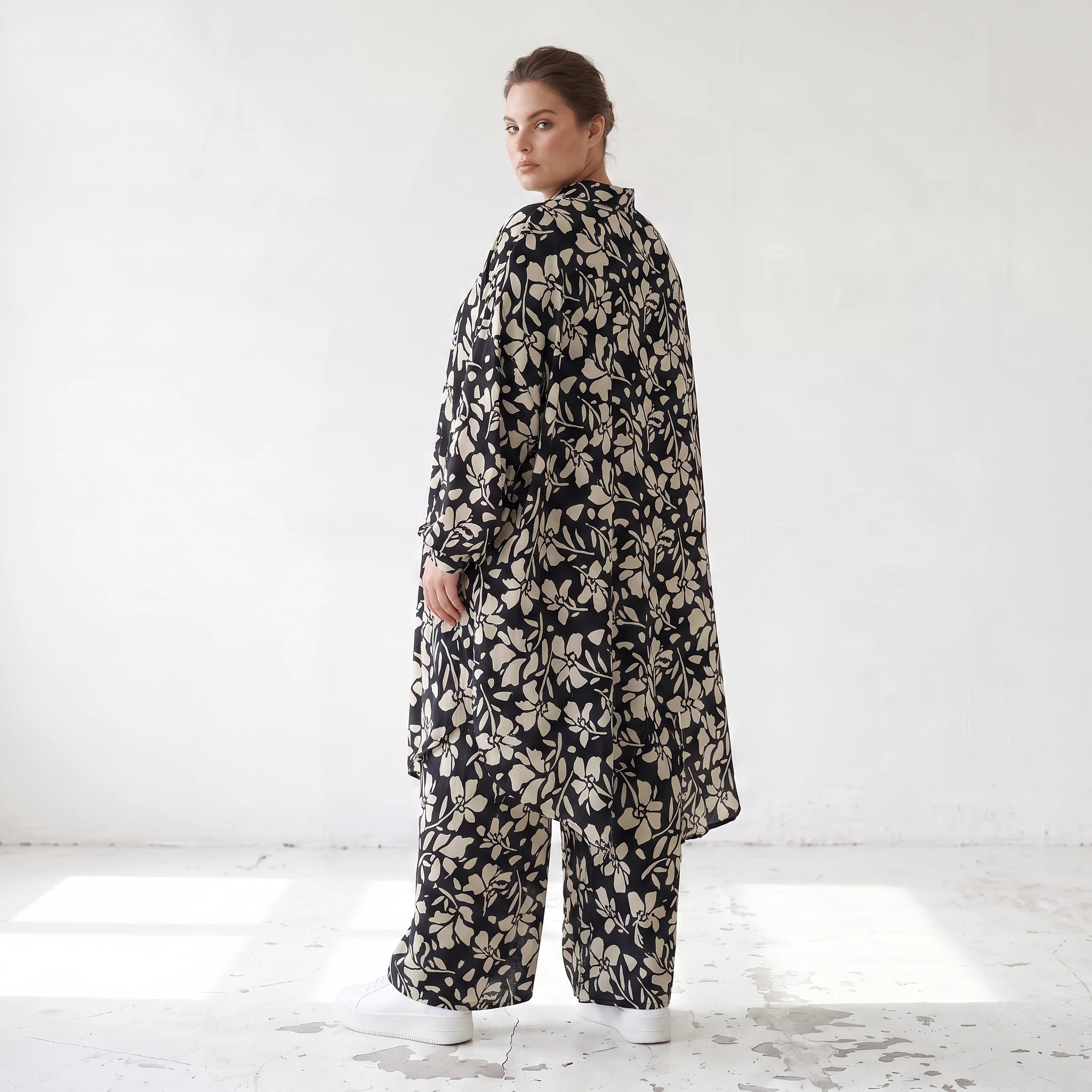 Damen Bluse Lagenlook Viskose Schwarz/Ecru, Zipfelform, Langarm, V-Ausschnitt, Oversize große Größen – AKH Fashion