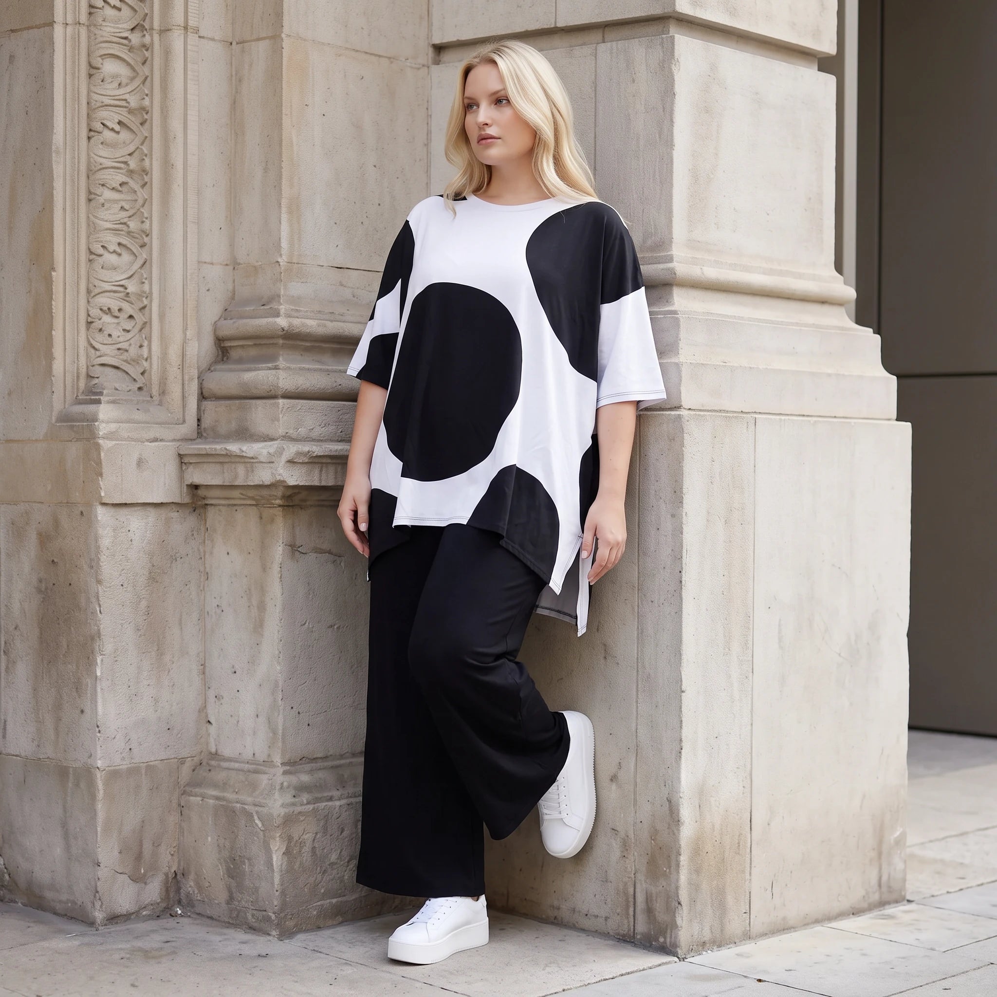Damen Shirt Lagenlook Baumwolle Schwarz/Weiß, A-Linie, Punkte, Kurzarm, Seitenschlitze, Oversize große Größen – Funky Diva