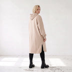 Sandfarbene weiche Kapuzenjacke aus French Terry mit Fleece-Innenseite gerade geschnitten