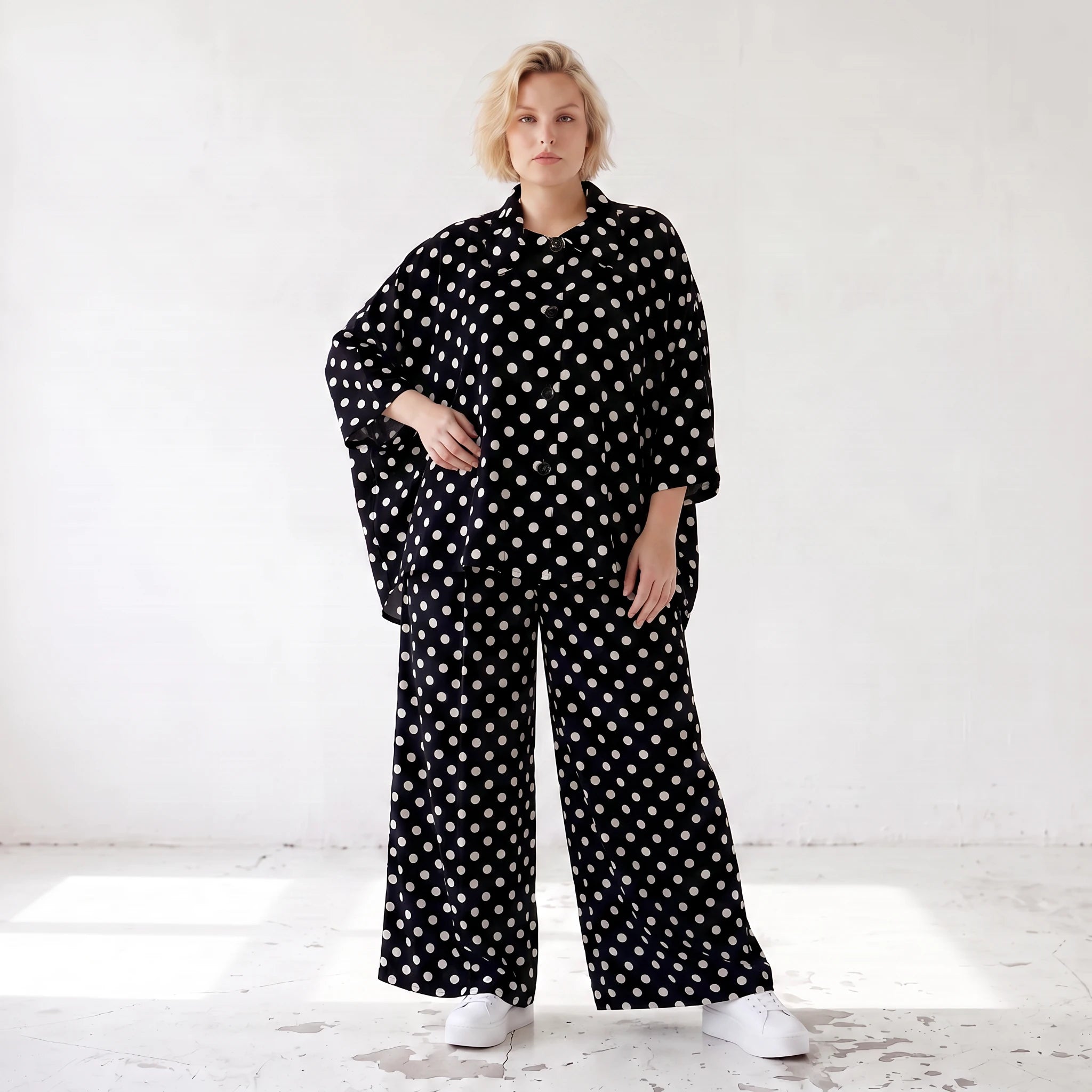 Damen Bluse Lagenlook Viskose Schwarz/Weiß, Punkte, Kurzarm, Knopfleiste, Oversize große Größen – AKH Premium