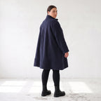 Marine Teddyjacke aus Flauschstoff in A-Linie mit Kellerfalte am Rücken warm und weich