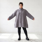 Graue Teddyjacke in A-Linie mit Stehkragen Knopfleiste Kellerfalte und Taschen warm
