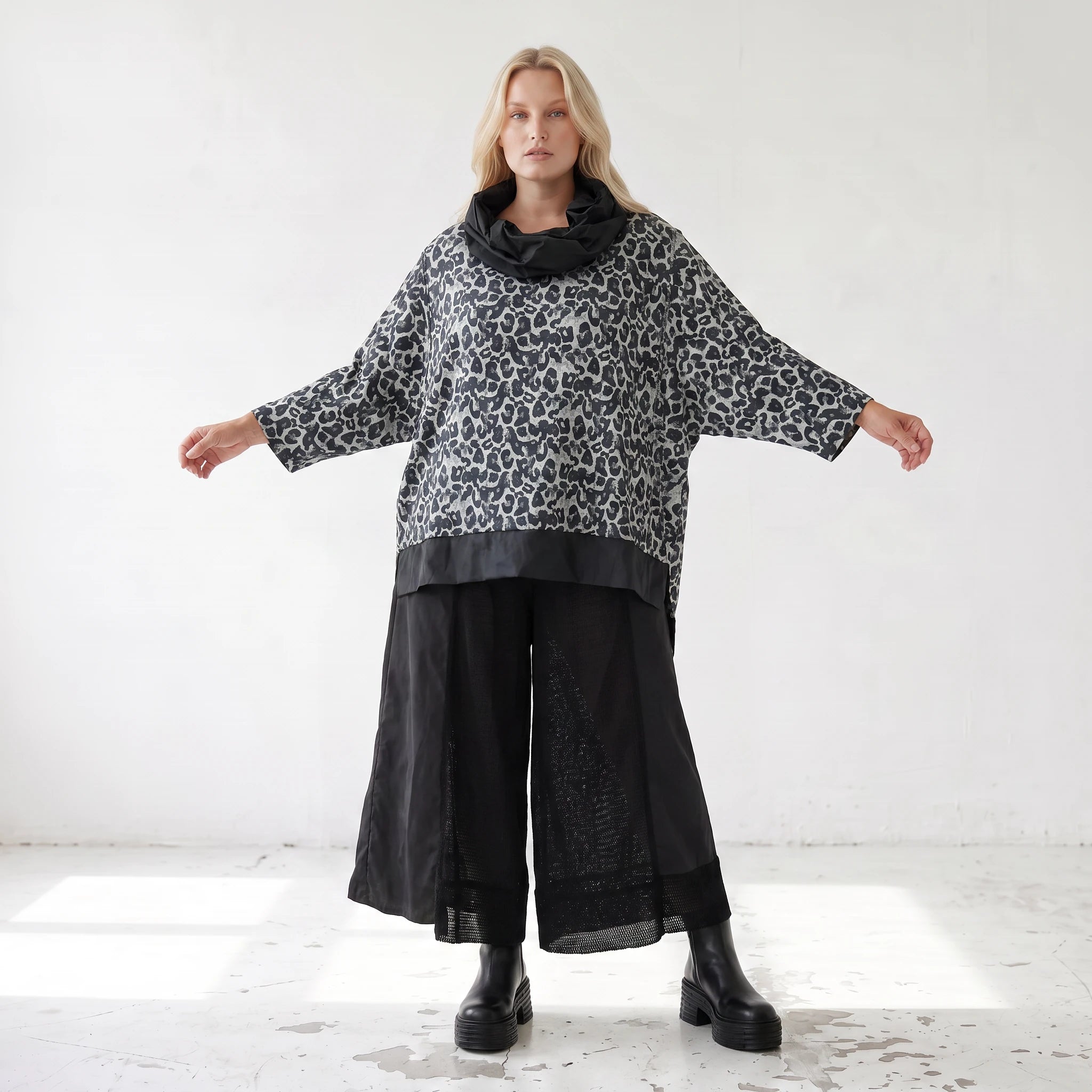 Damen Shirt Lagenlook Viskose Schwarz/Grau, asymmetrisch, Langarm, Rollkragen, Oversize große Größen – AKH Premium