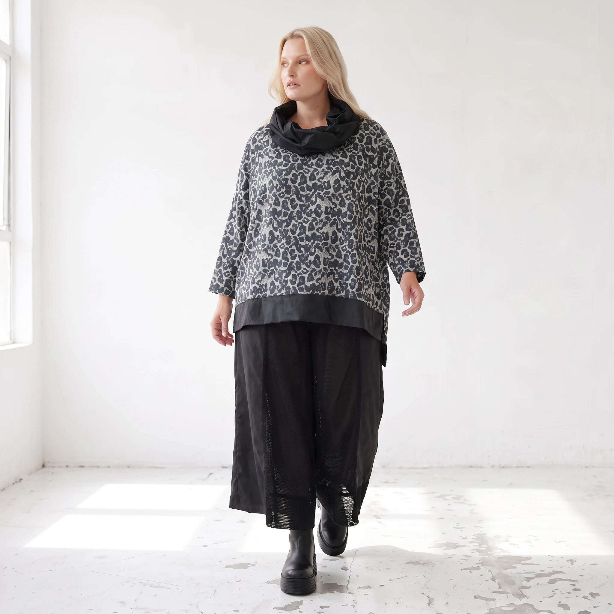 Damen Shirt Lagenlook Viskose Schwarz/Grau, asymmetrisch, Langarm, Rollkragen, Oversize große Größen – AKH Premium