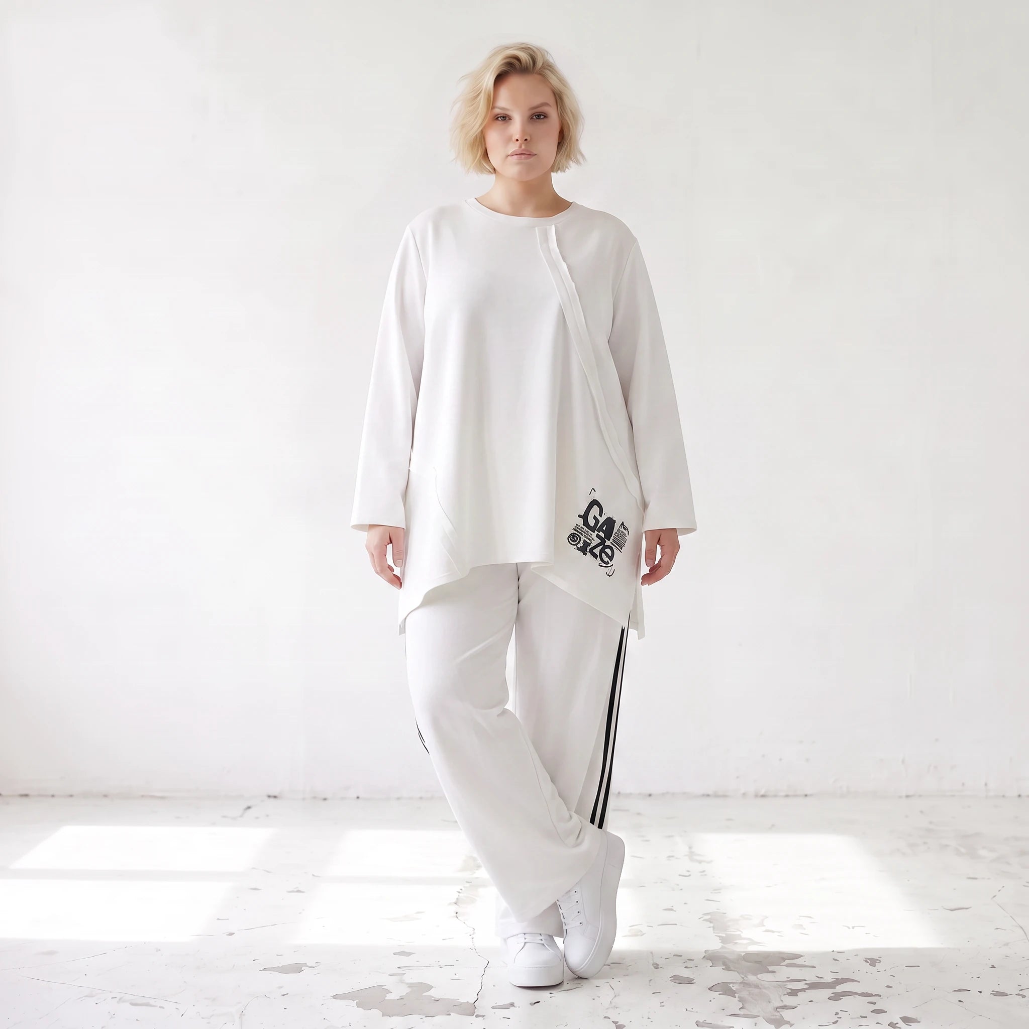 Weiches Langarmshirt in Weiß aus French Terry mit Grafikprint und lockerer A-Linie