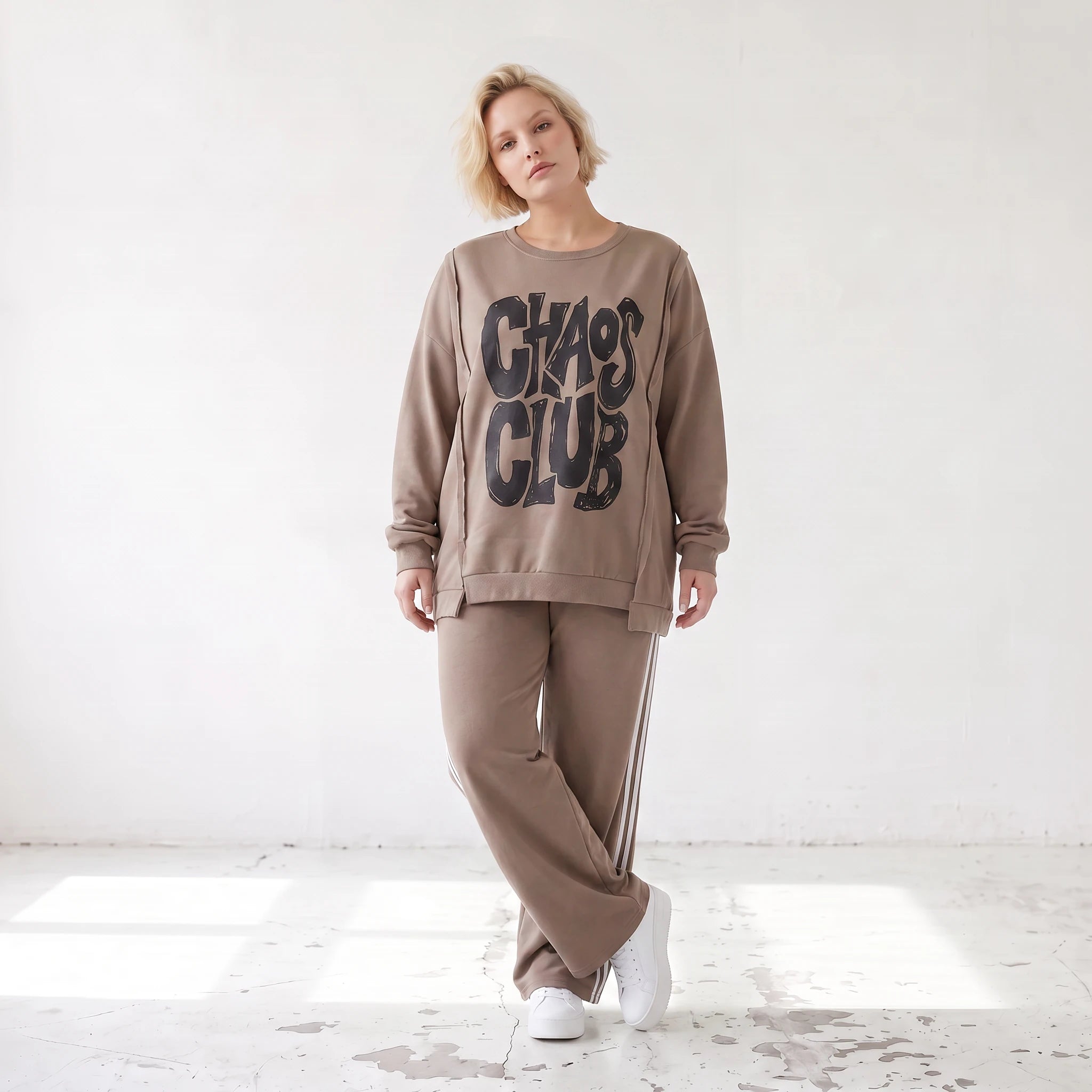 Streetwearshirt mit Chaos Club Print aus French Terry kastig mit Außennähten wärmend