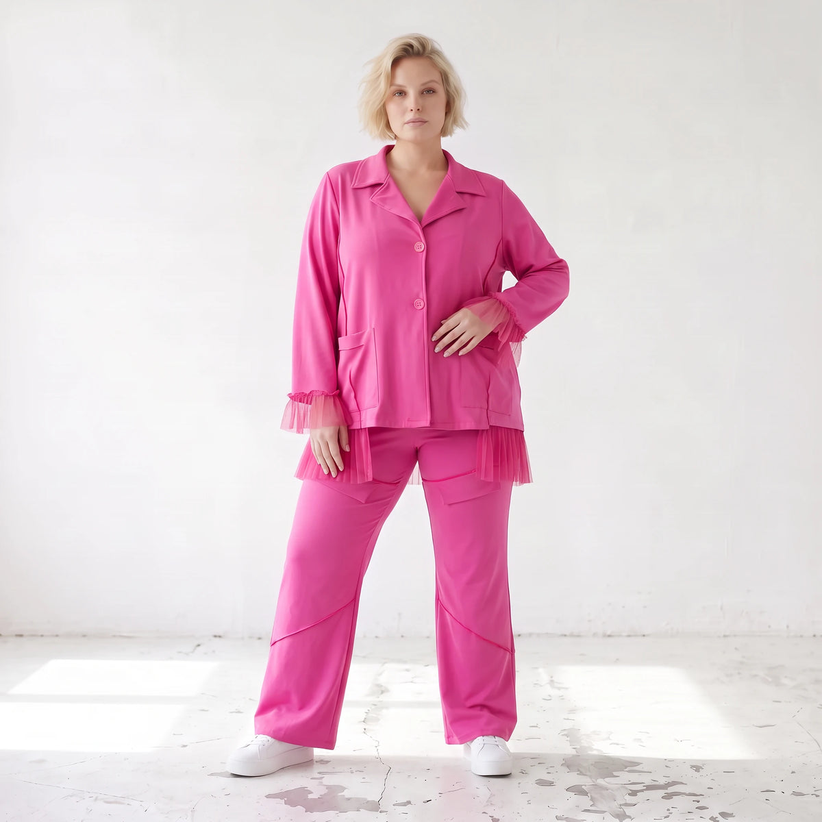 Fuchsia Travellerbluse mit Tüllbesatz und Overlocknaht leichte knitterarme Hemdbluse