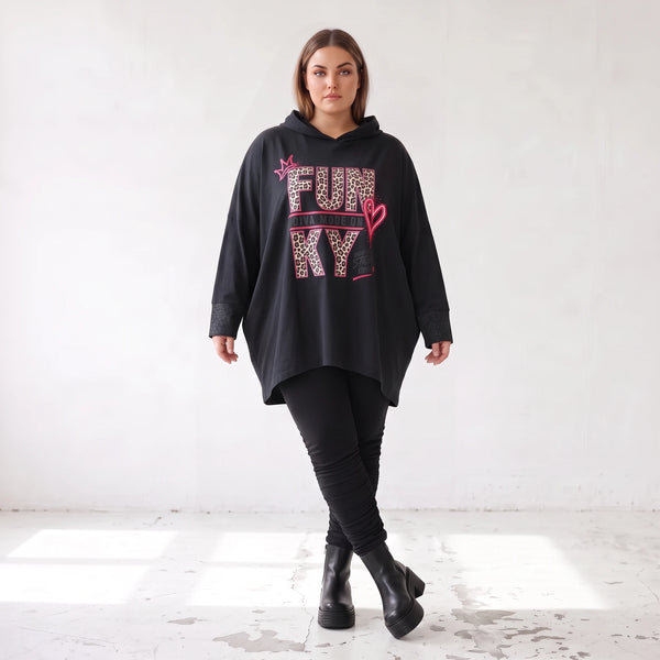 Schwarzer Kapuzenpulli mit Leo Print aus softem French Terry mit Kapuze Seitentaschen