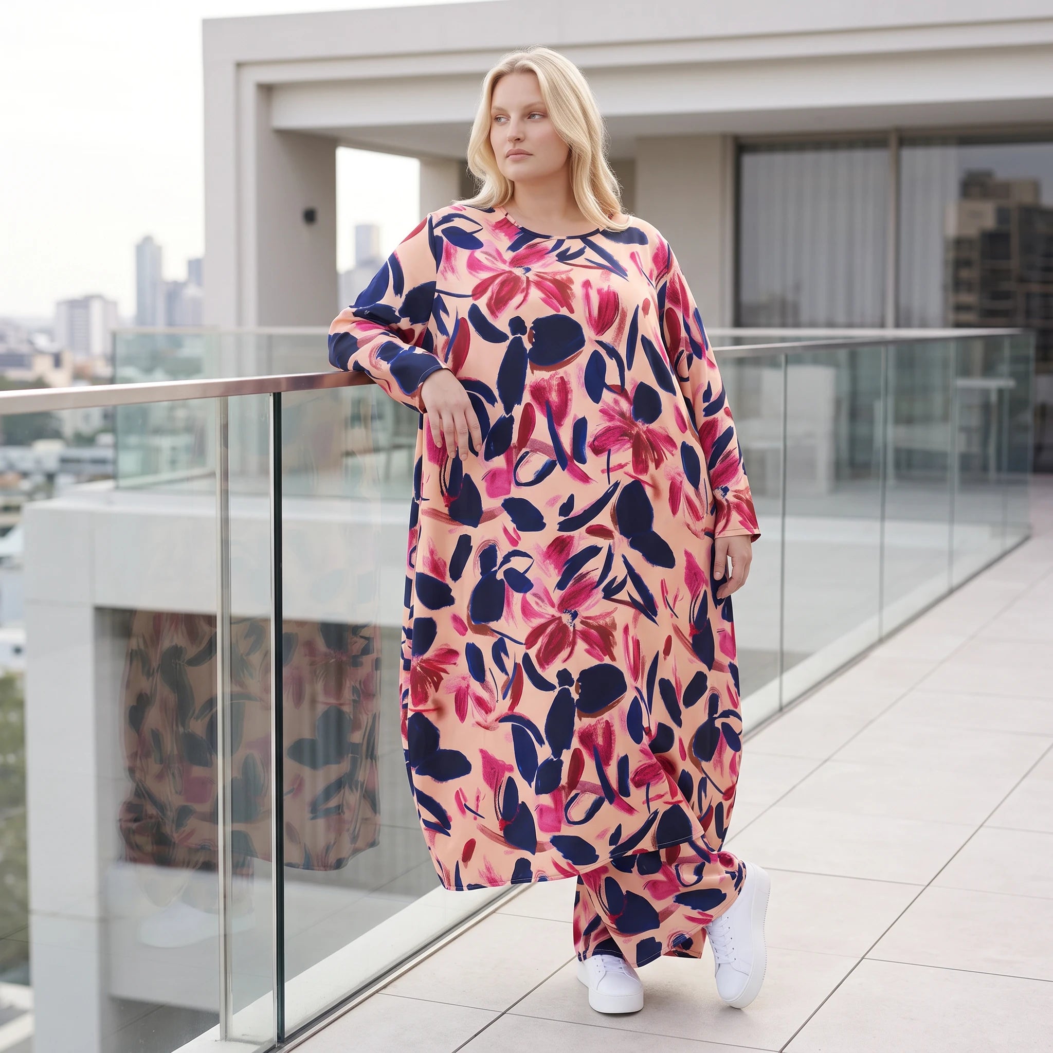 Ballonkleid aus Satin mit floralem Print in Rose/Blau/Pink Rundhals Langarm weit weich